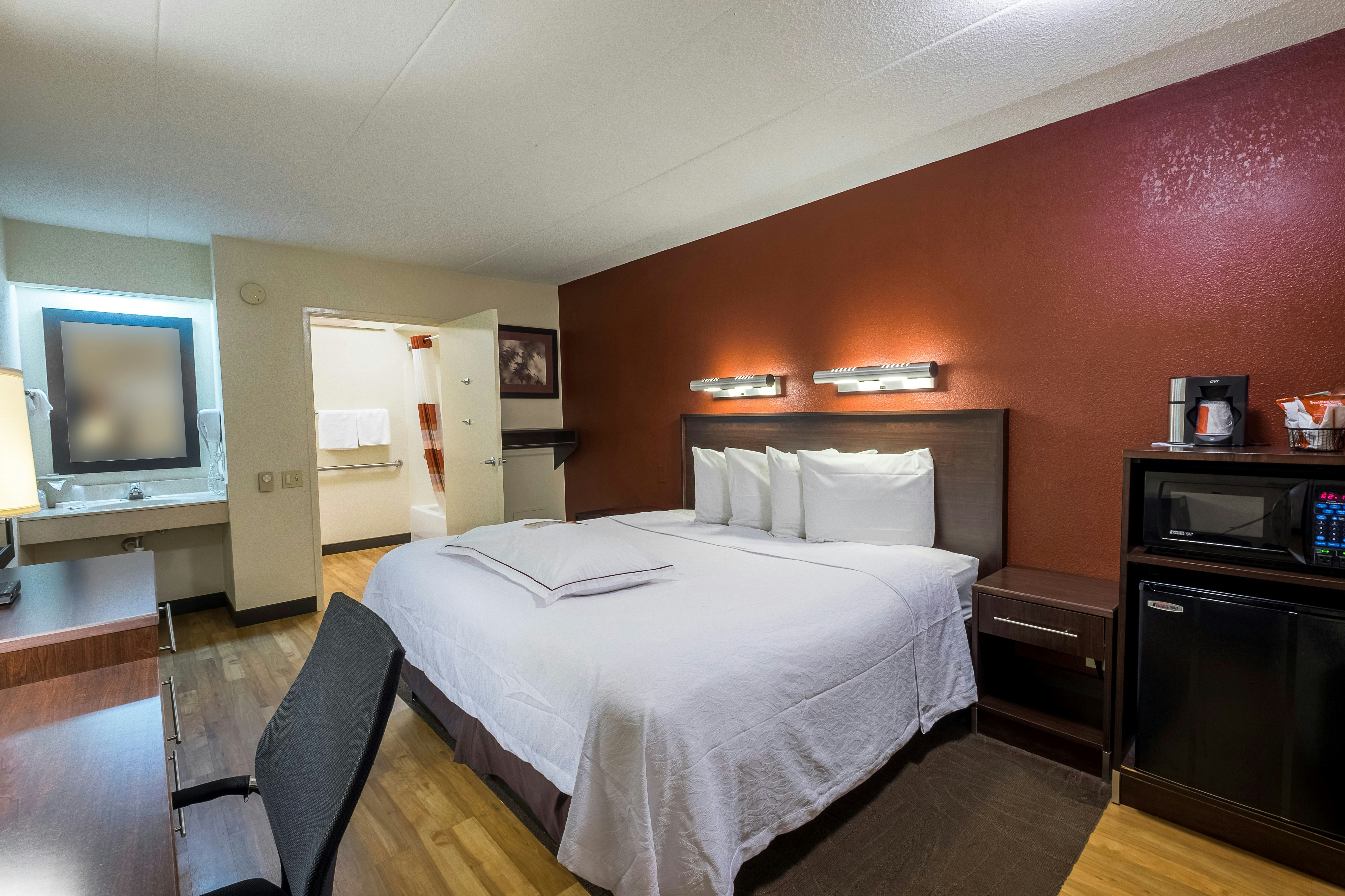 ADA Premium King Bed Smoke Free (Get More - Upgraded Bedding and Snack Box)