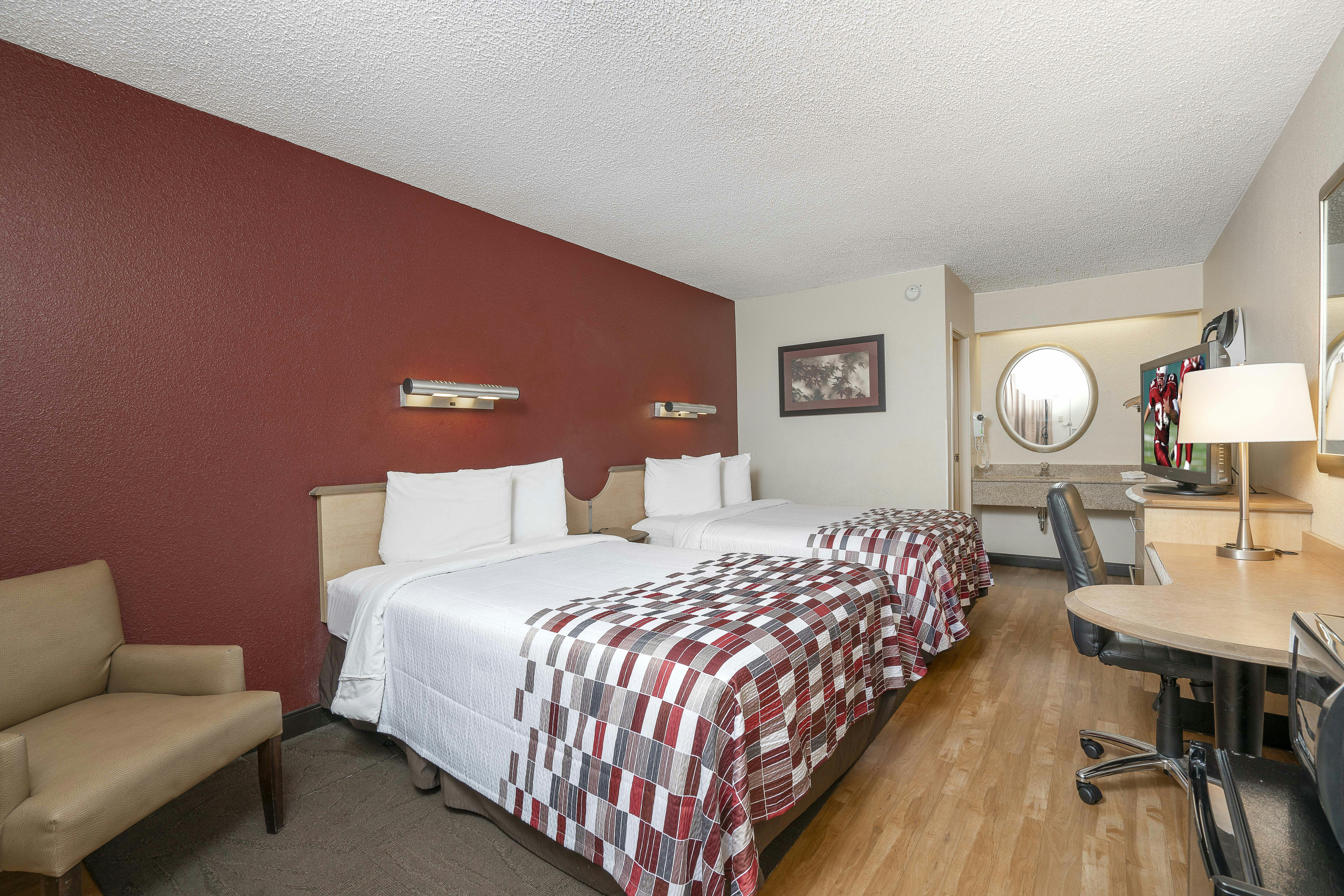Deluxe 2 Full Beds Smoke-Free
