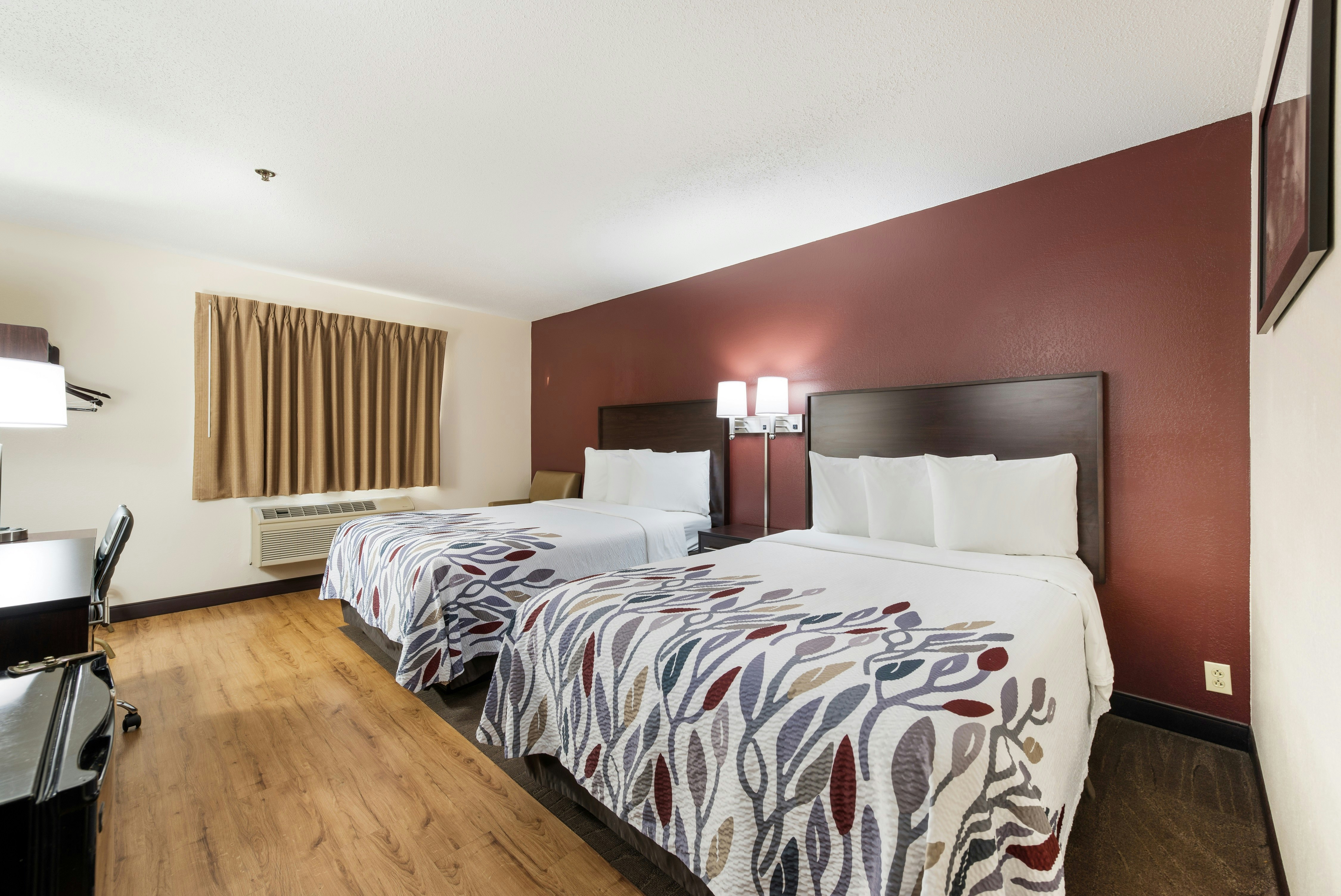Deluxe 2 Full Beds Non-Smoking