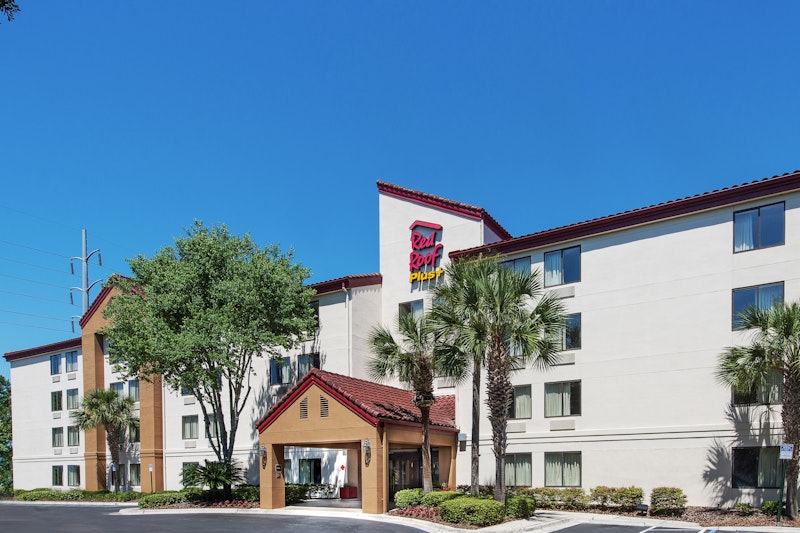 Red Roof PLUS+ Gainesville