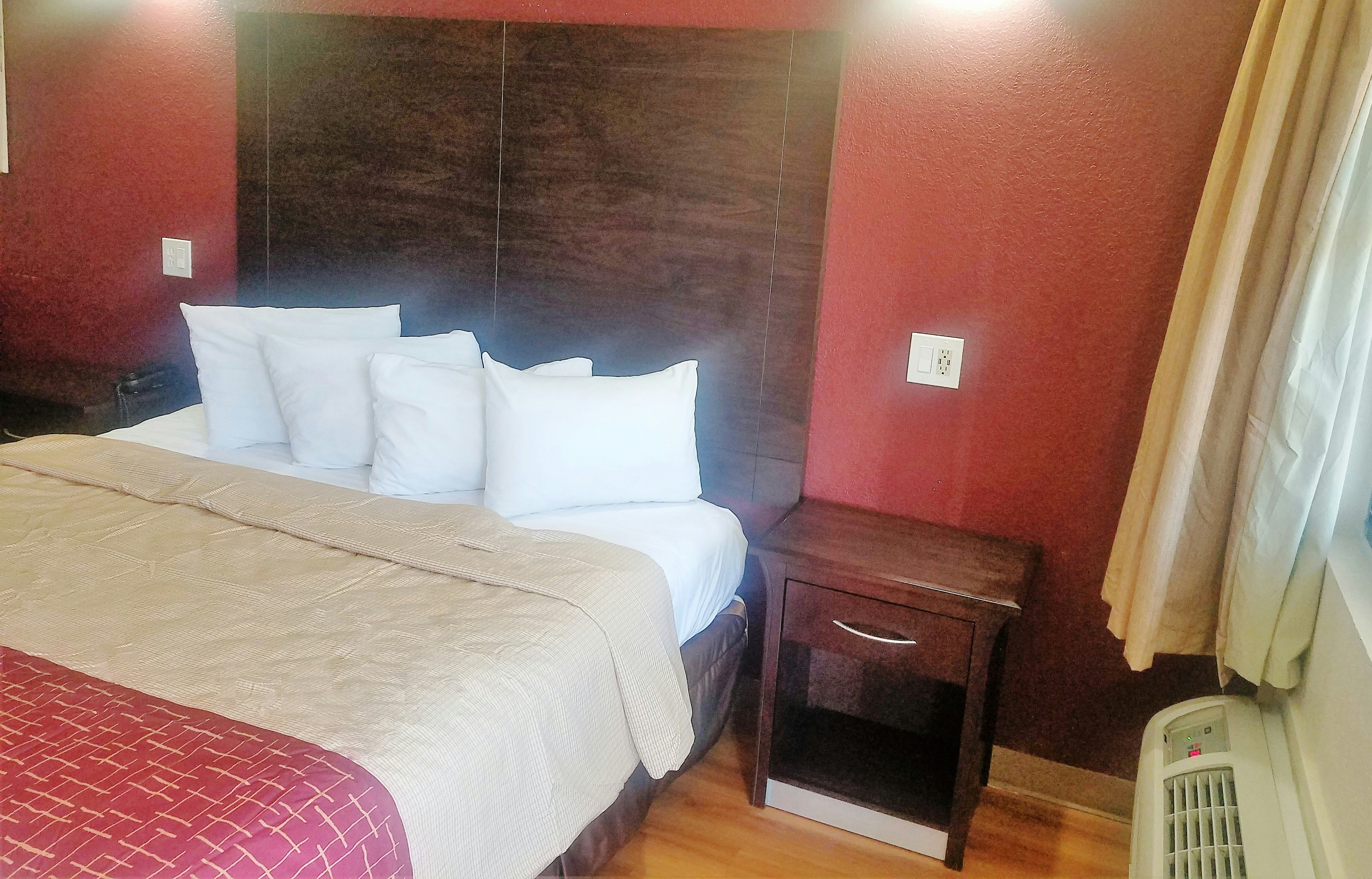 Red Roof Inn Suites Houston – Hobby Airport