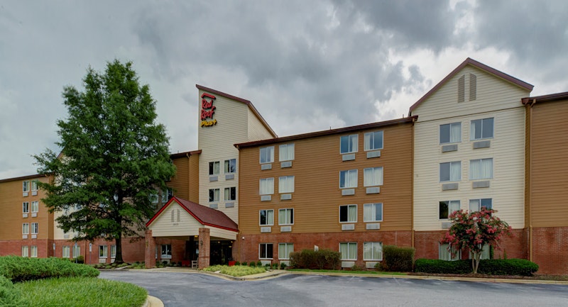 Red Roof PLUS+ Raleigh Downtown – NCSU/Conv Center