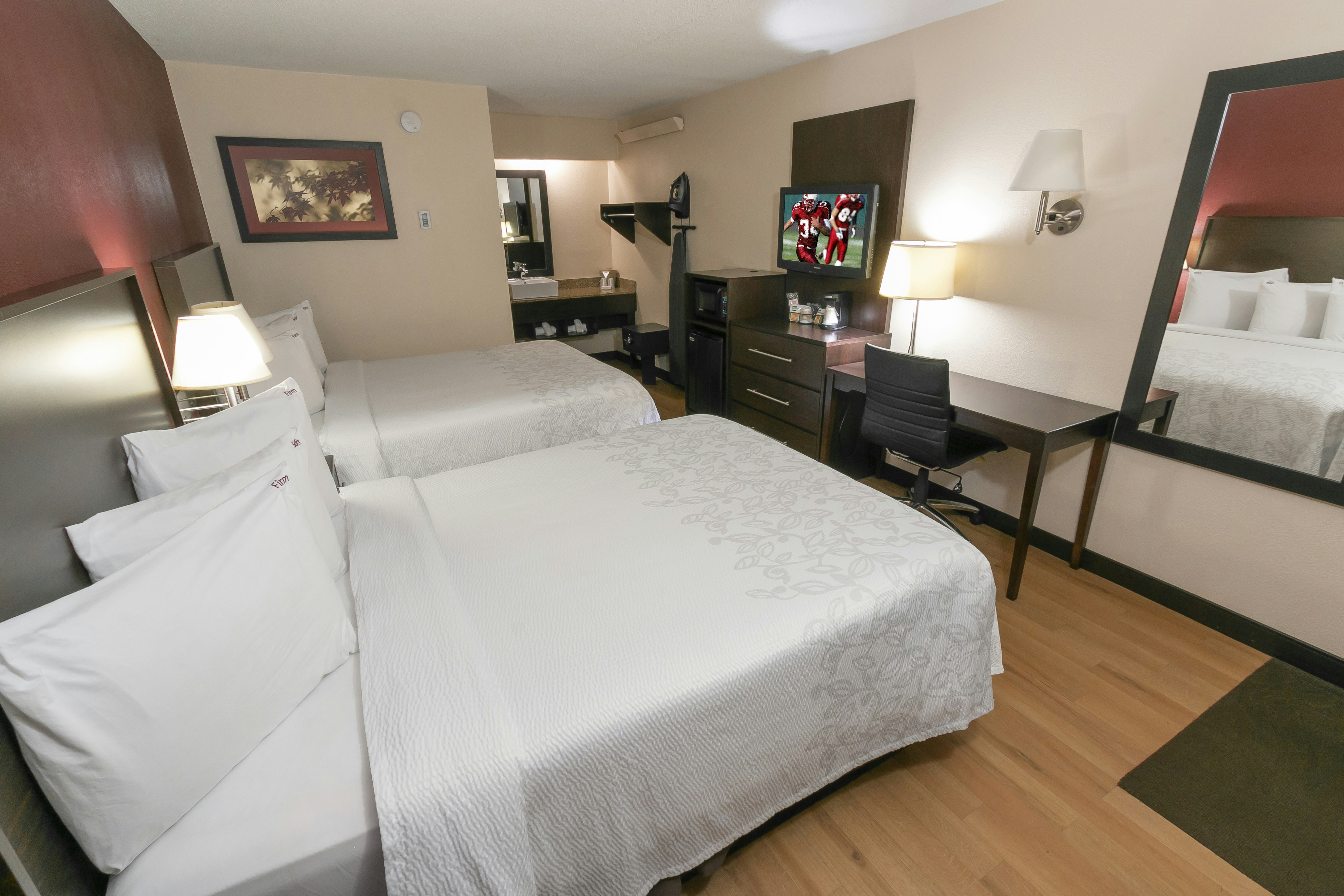 Deluxe 2 Full Beds Smoke Free