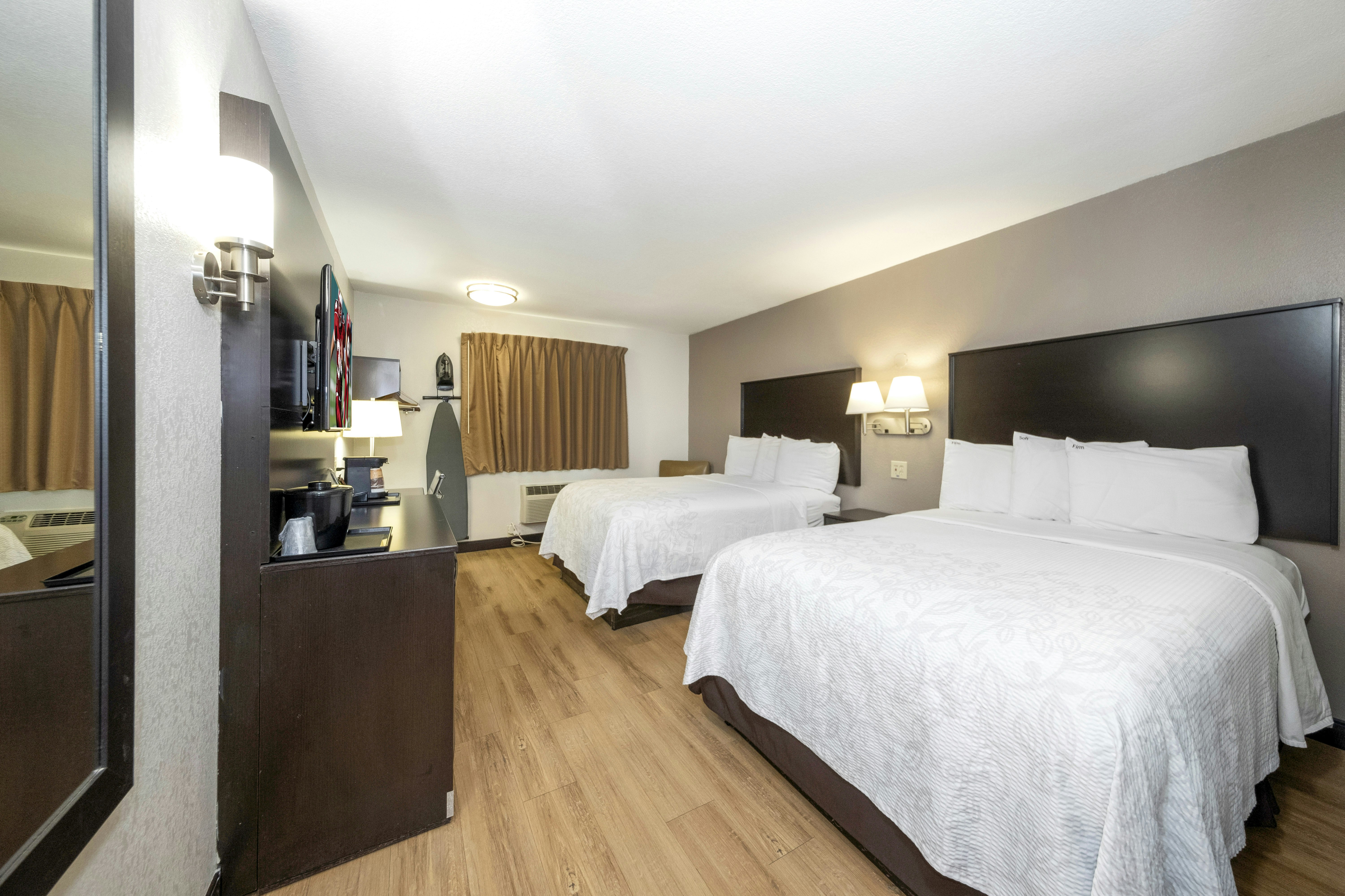 Deluxe 2 Full Beds Smoke-Free