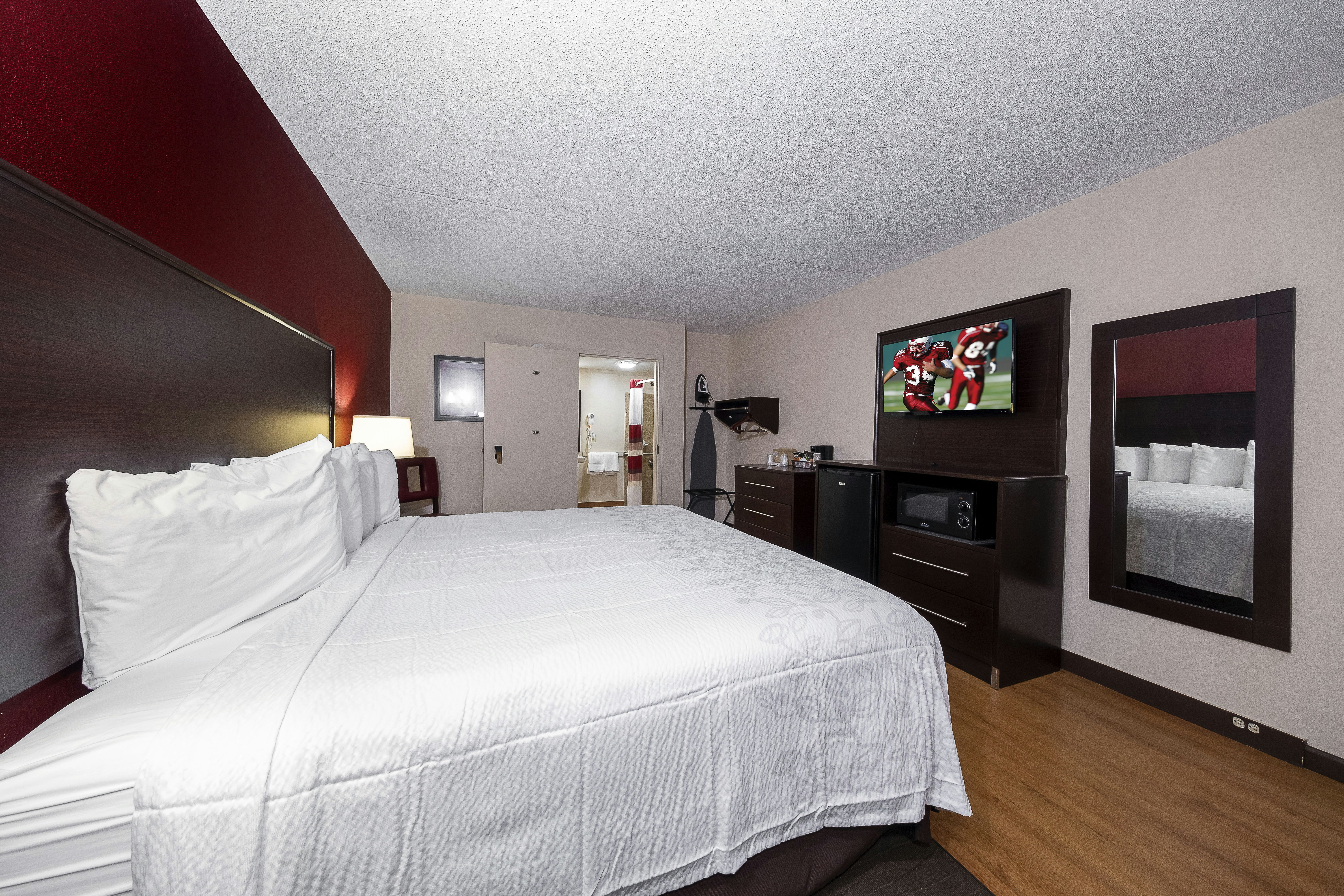Red Roof PLUS+ Huntsville – Madison
