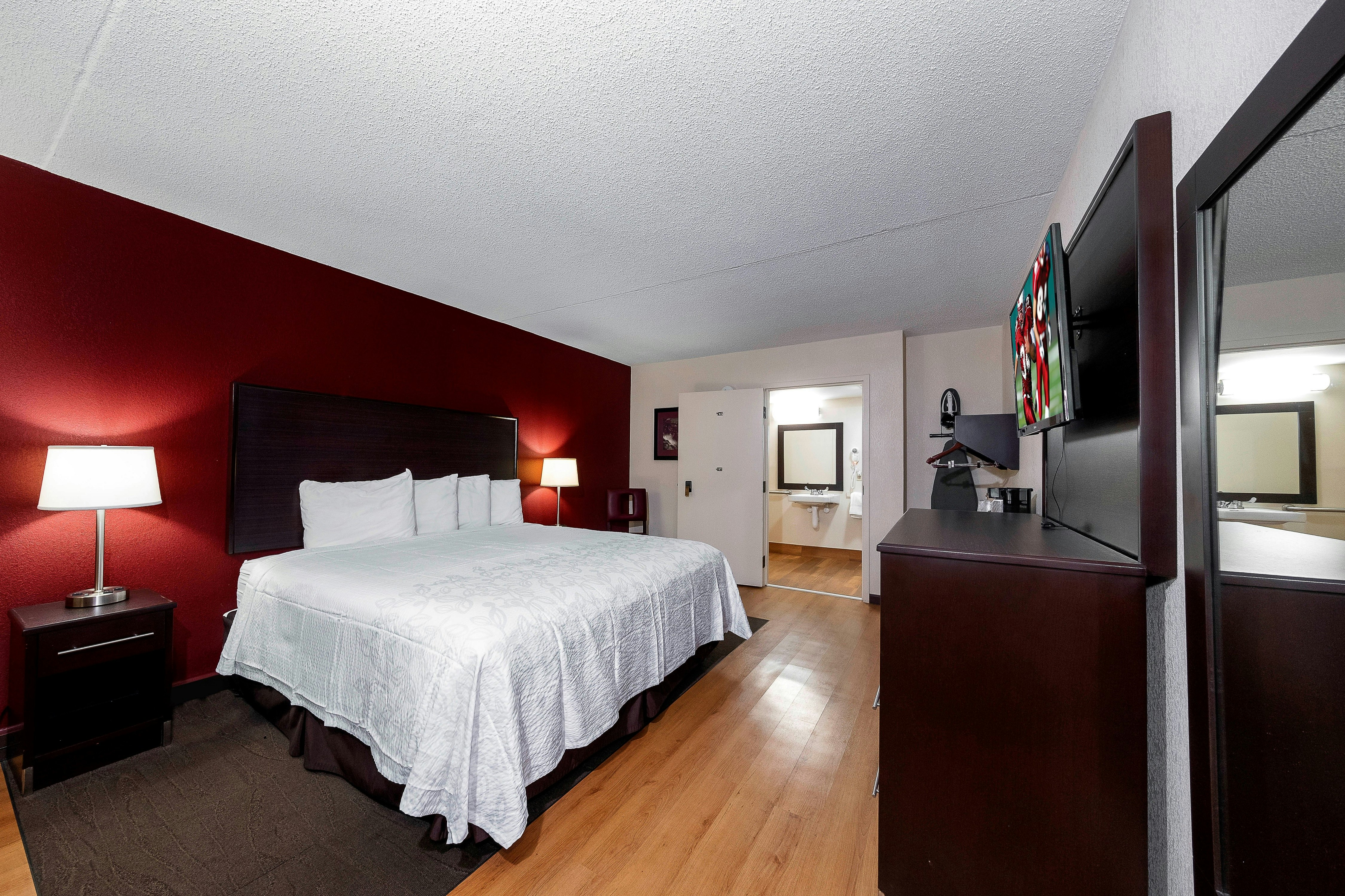 Red Roof PLUS+ Huntsville – Madison