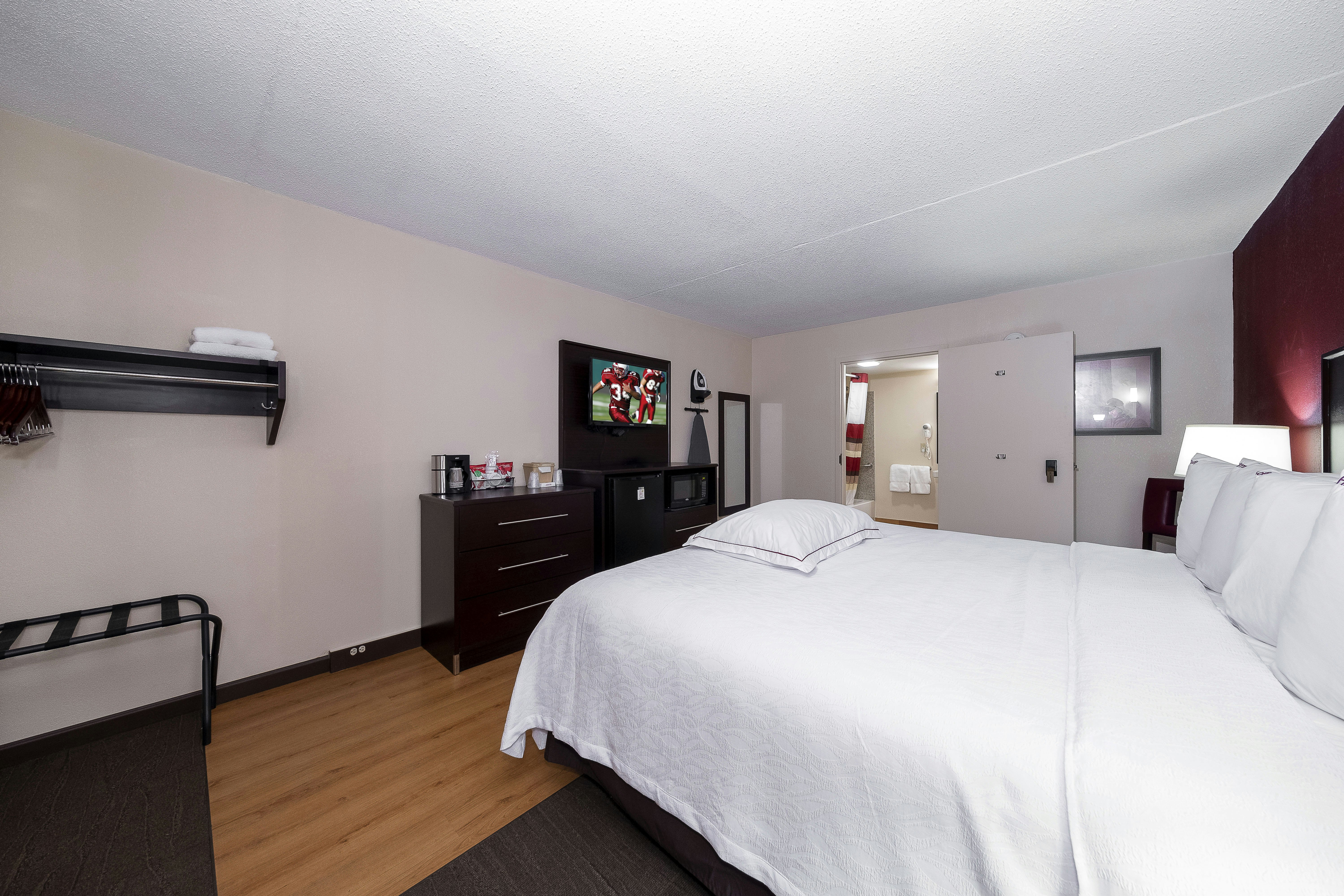 Red Roof PLUS+ Huntsville – Madison
