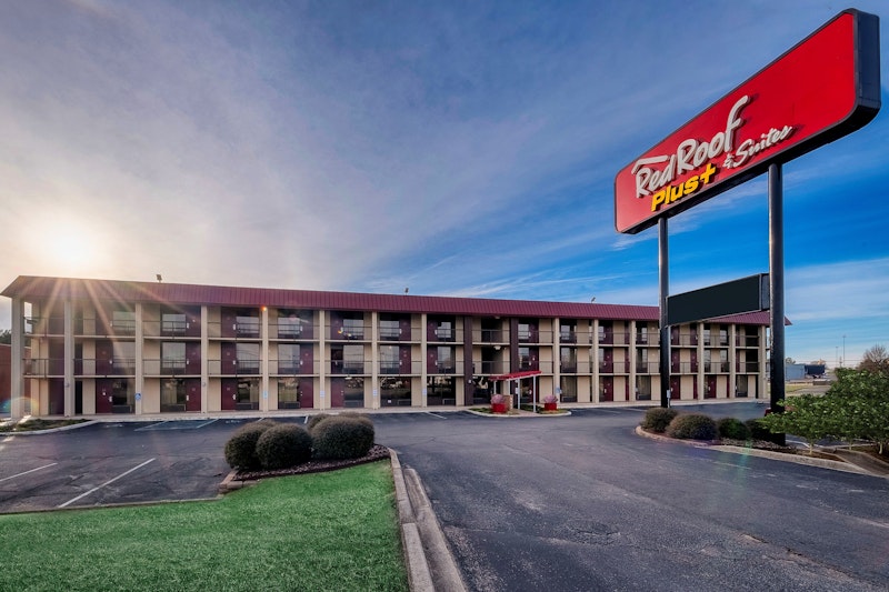 Red Roof PLUS+ Huntsville – Madison