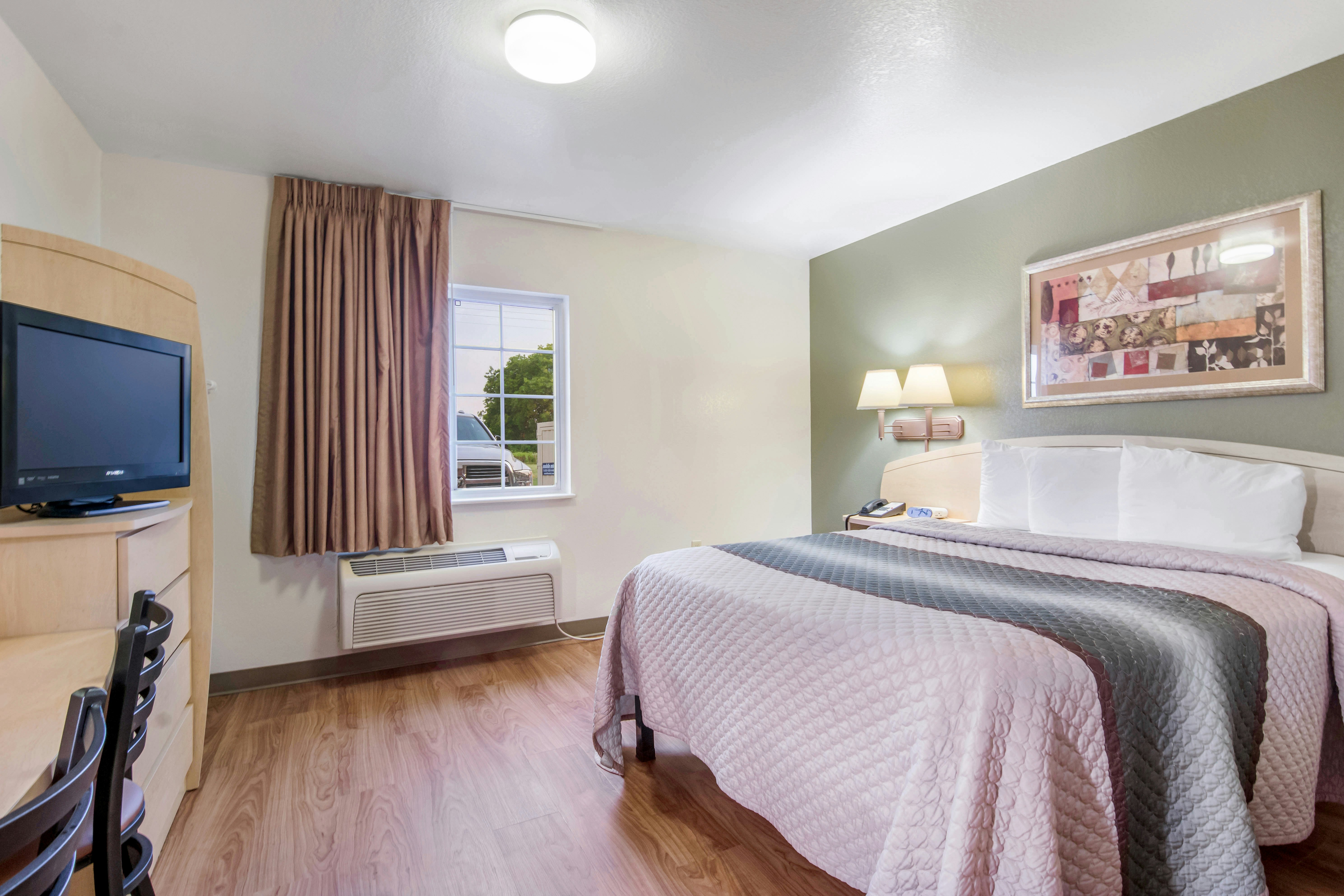 HomeTowne Studios Suites Bentonville