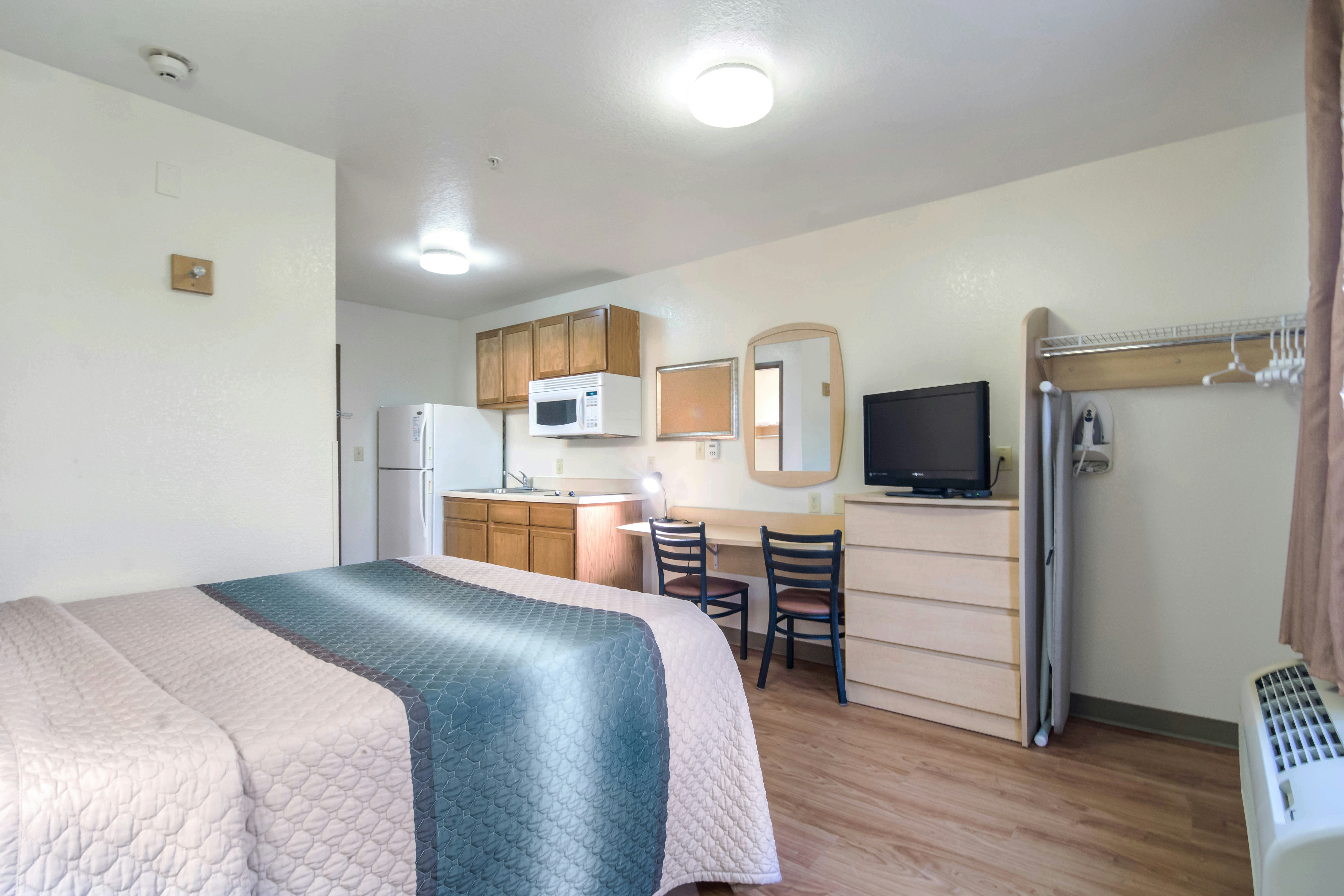 HomeTowne Studios Suites Bentonville