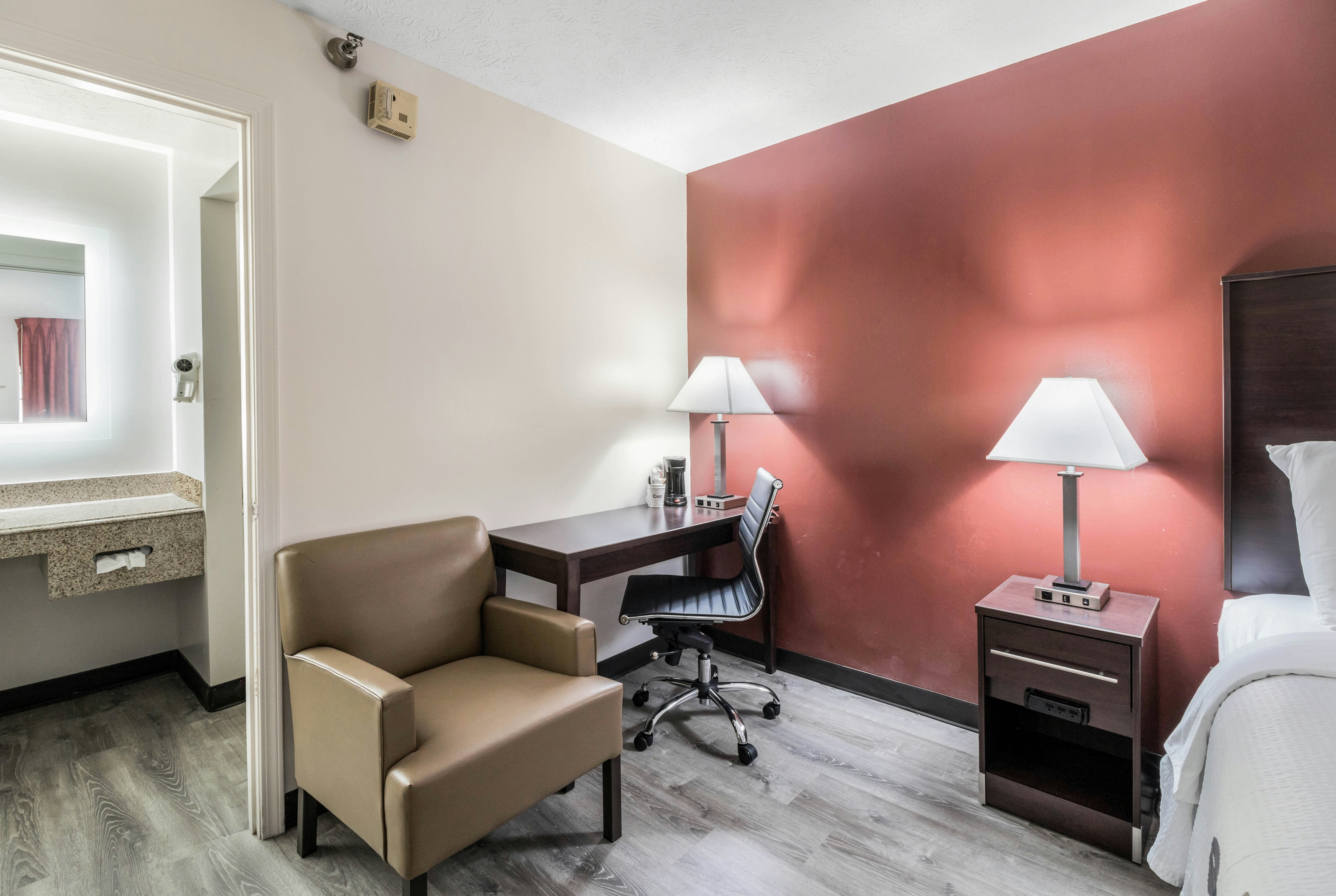 Red Roof Inn Cadiz