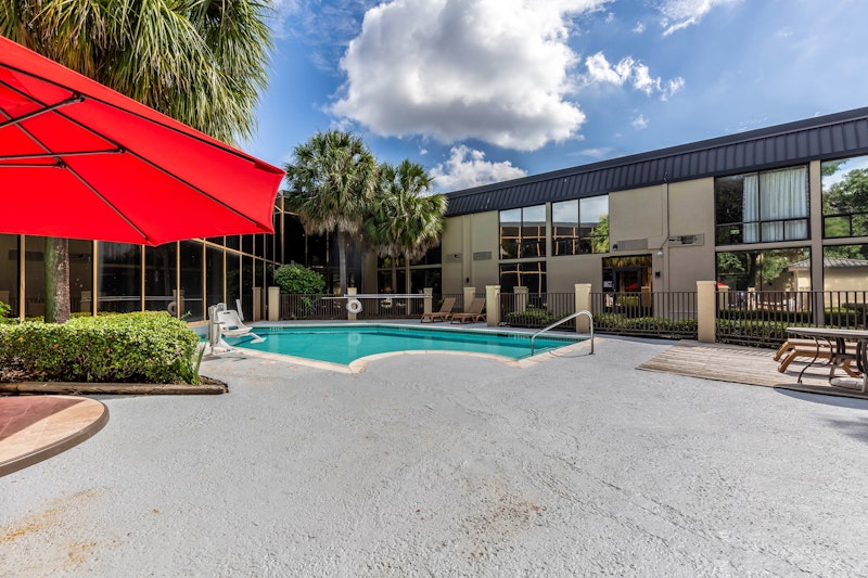 Red Roof PLUS+ Suites Houston – IAH Airport SW