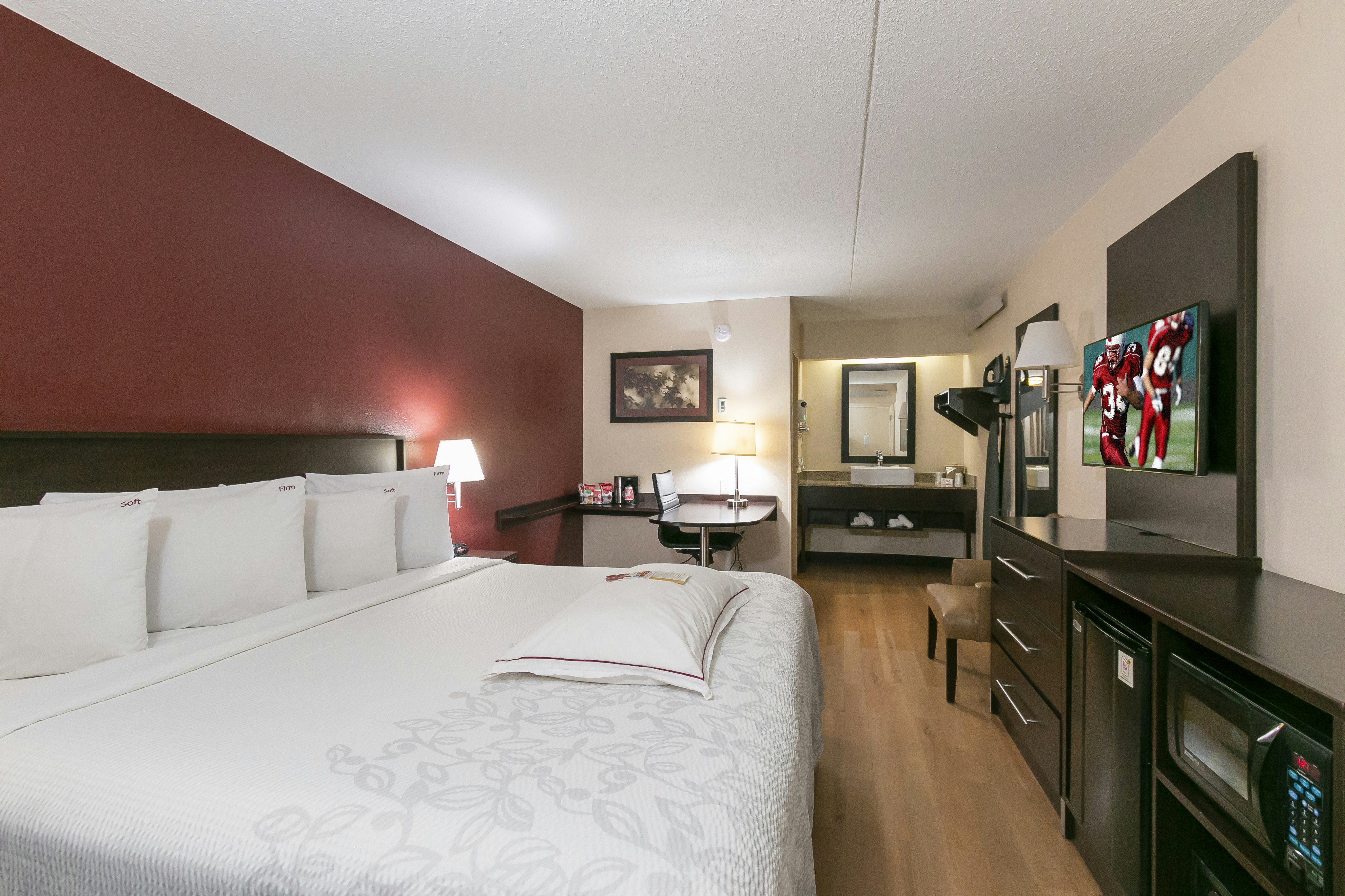 ADA Accessible Premium King Smoke Free(Get More: Upgraded Bedding and Snack Box)