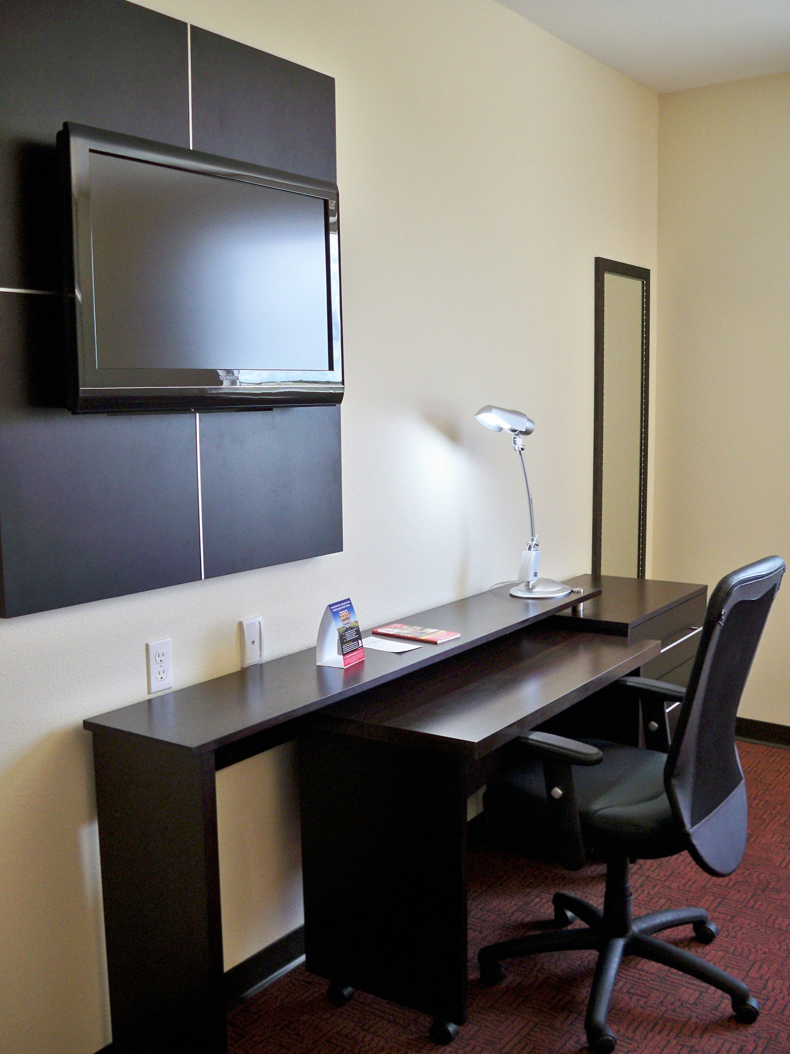 Red Roof Inn Suites Beaumont