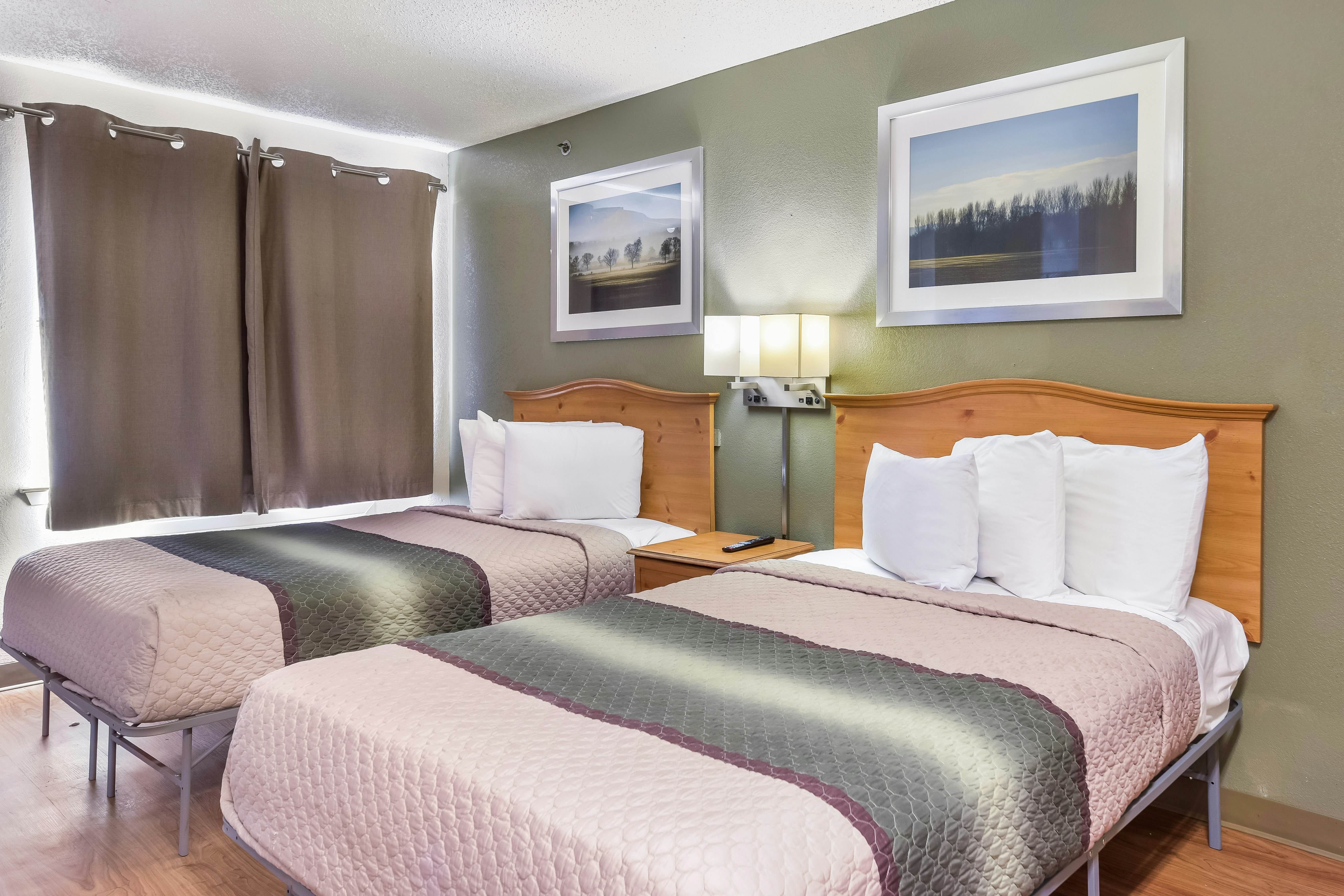 ADA Studio 2 Full Beds Non-Smoking