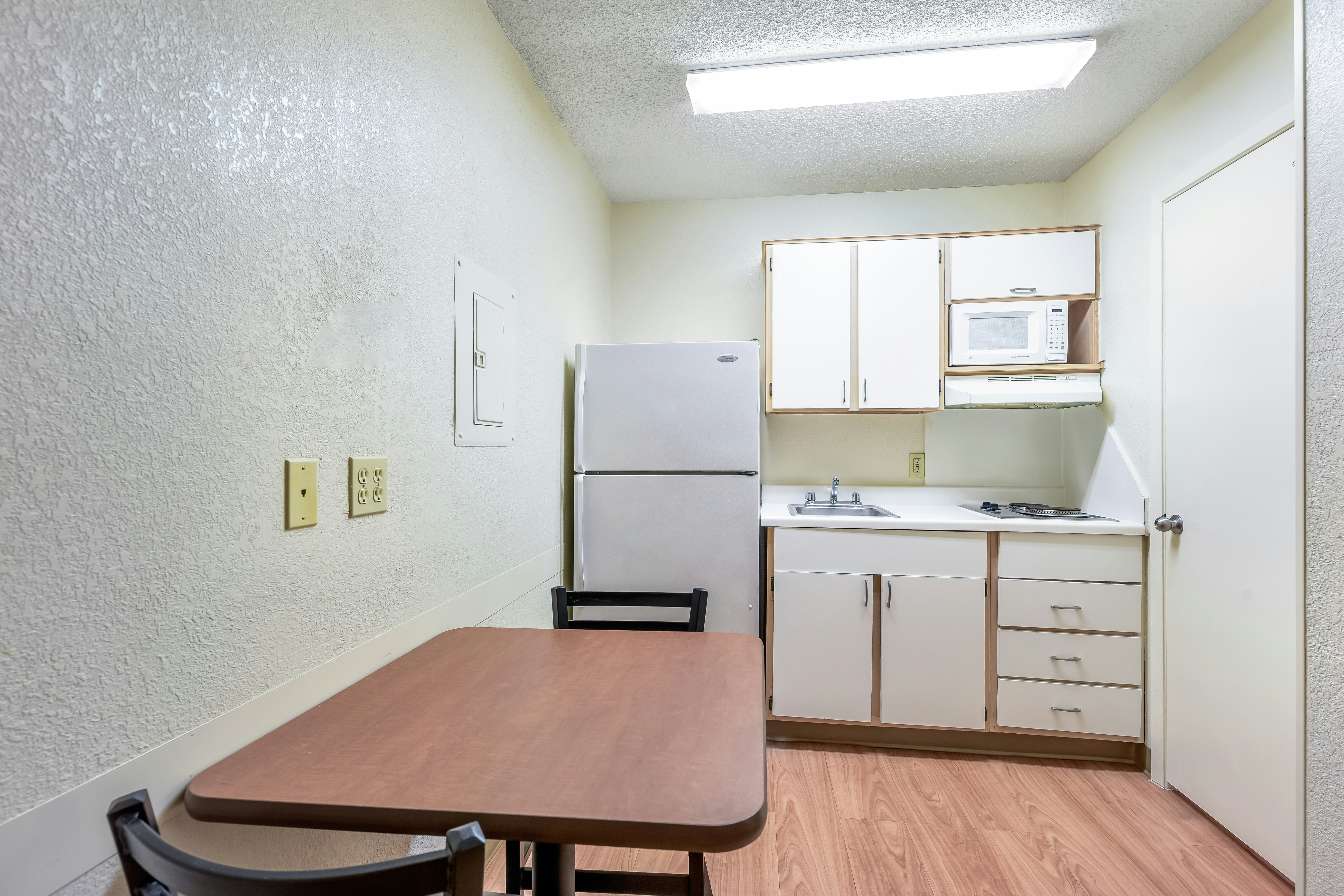 HomeTowne Studios Dallas – North Addison/ Tollway