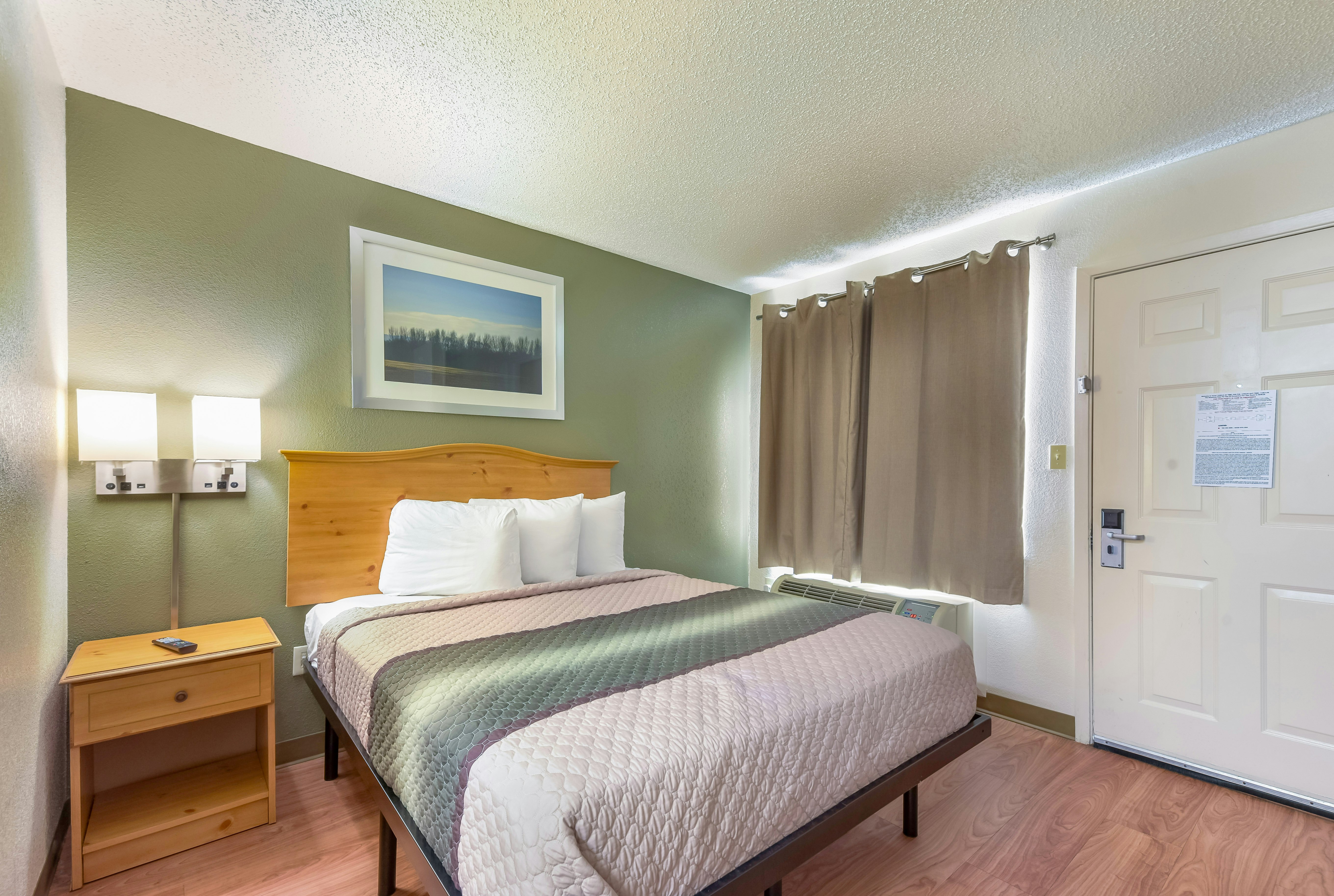 HomeTowne Studios Dallas – North Addison/ Tollway