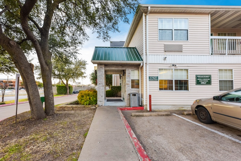 HomeTowne Studios Dallas – North Addison/ Tollway