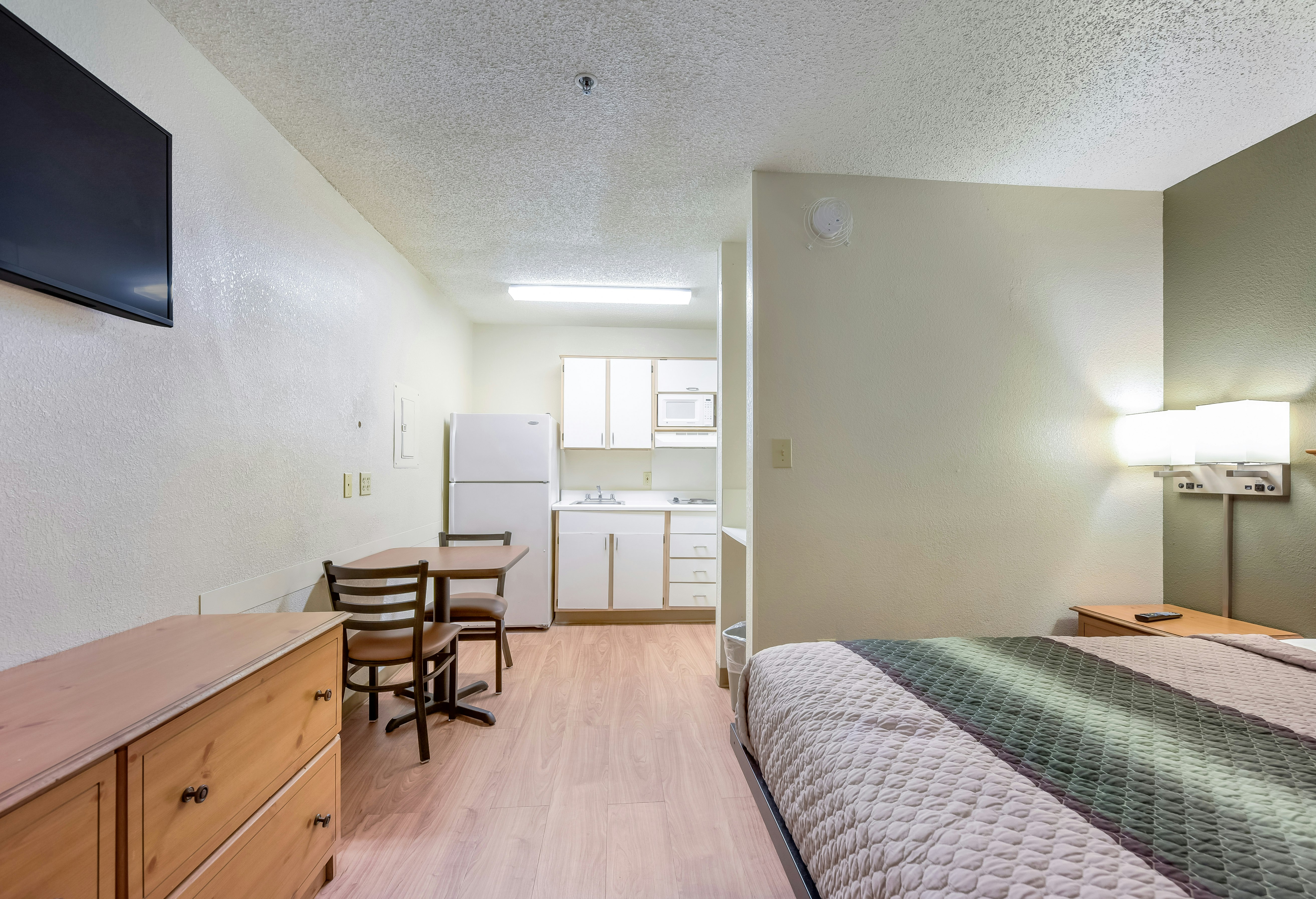 HomeTowne Studios Dallas – North Addison/ Tollway