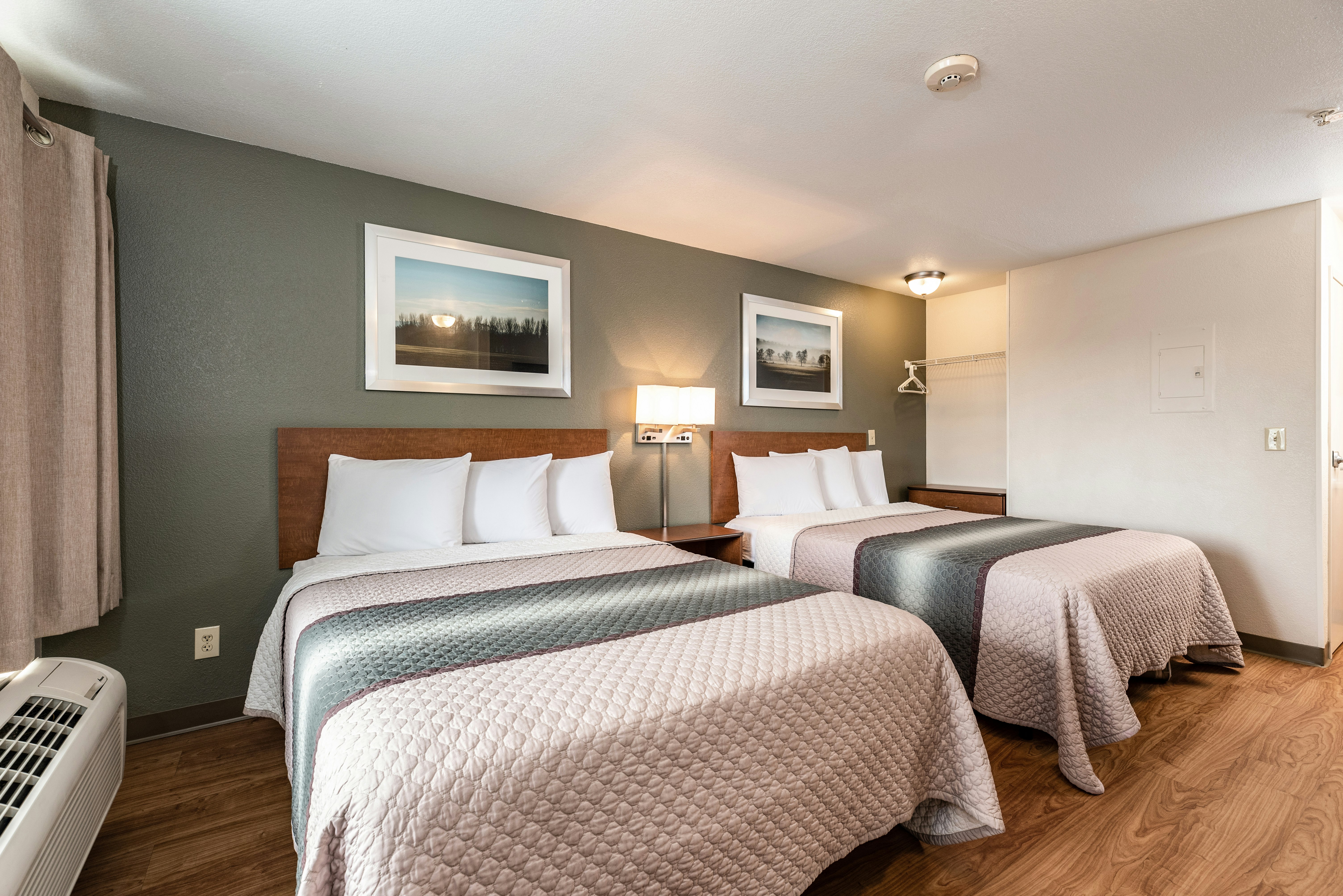 Studio 2 Queen Beds Non-Smoking