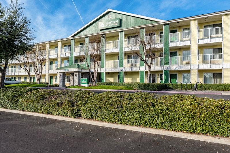 HomeTowne Studios Fresno – West