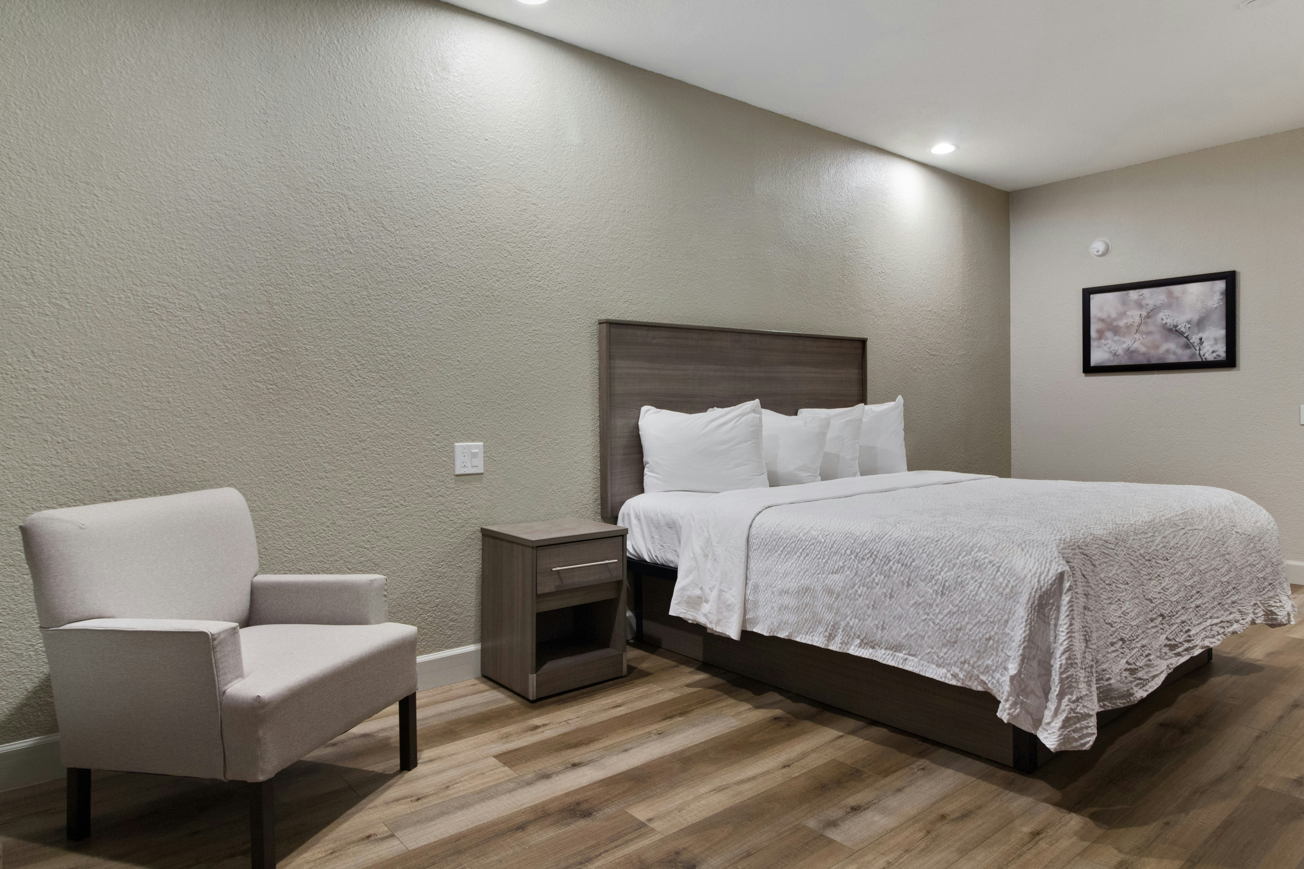 Red Roof PLUS+ Galveston – Beachfront
