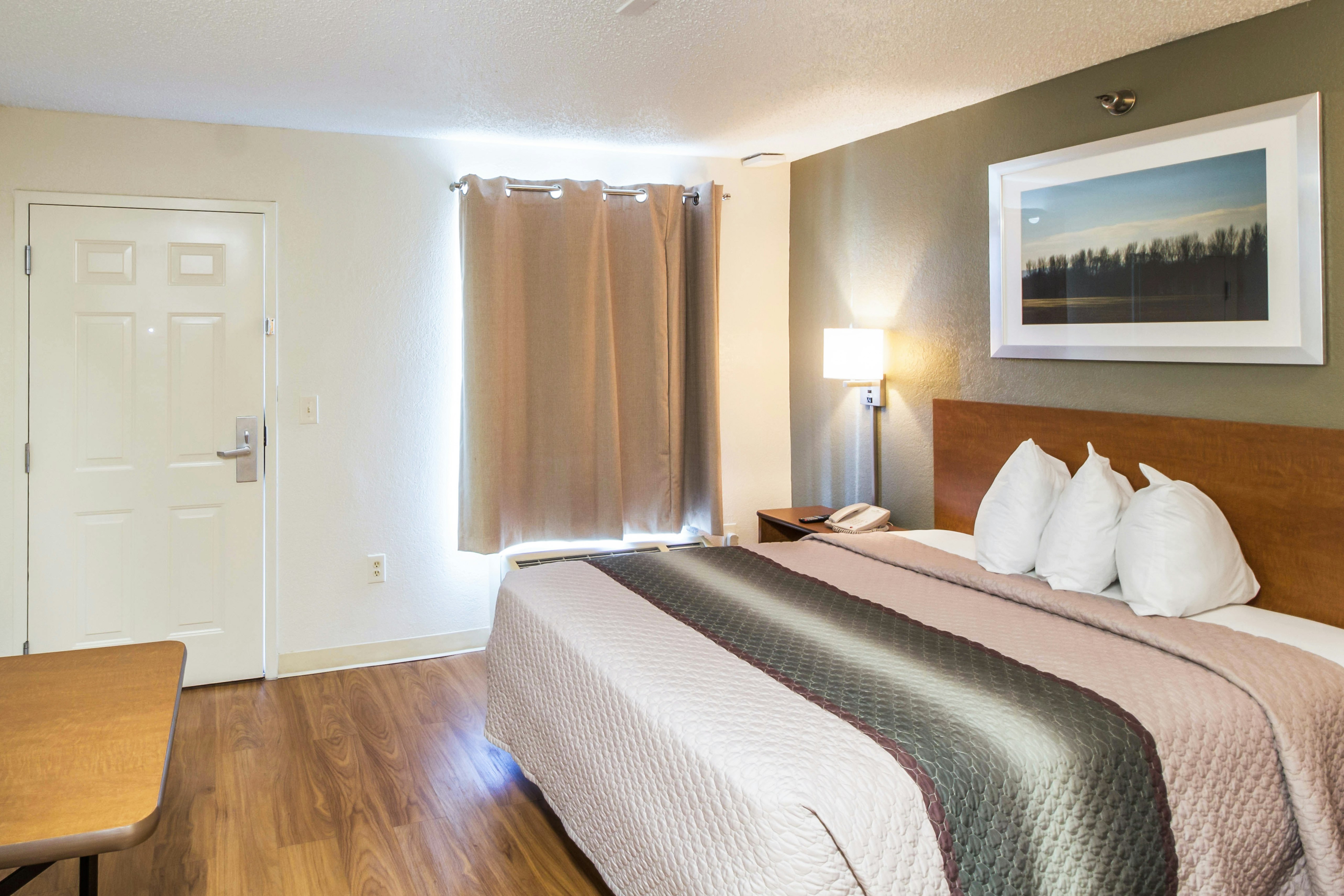HomeTowne Studios Houston – West Oaks/ Energy Corridor