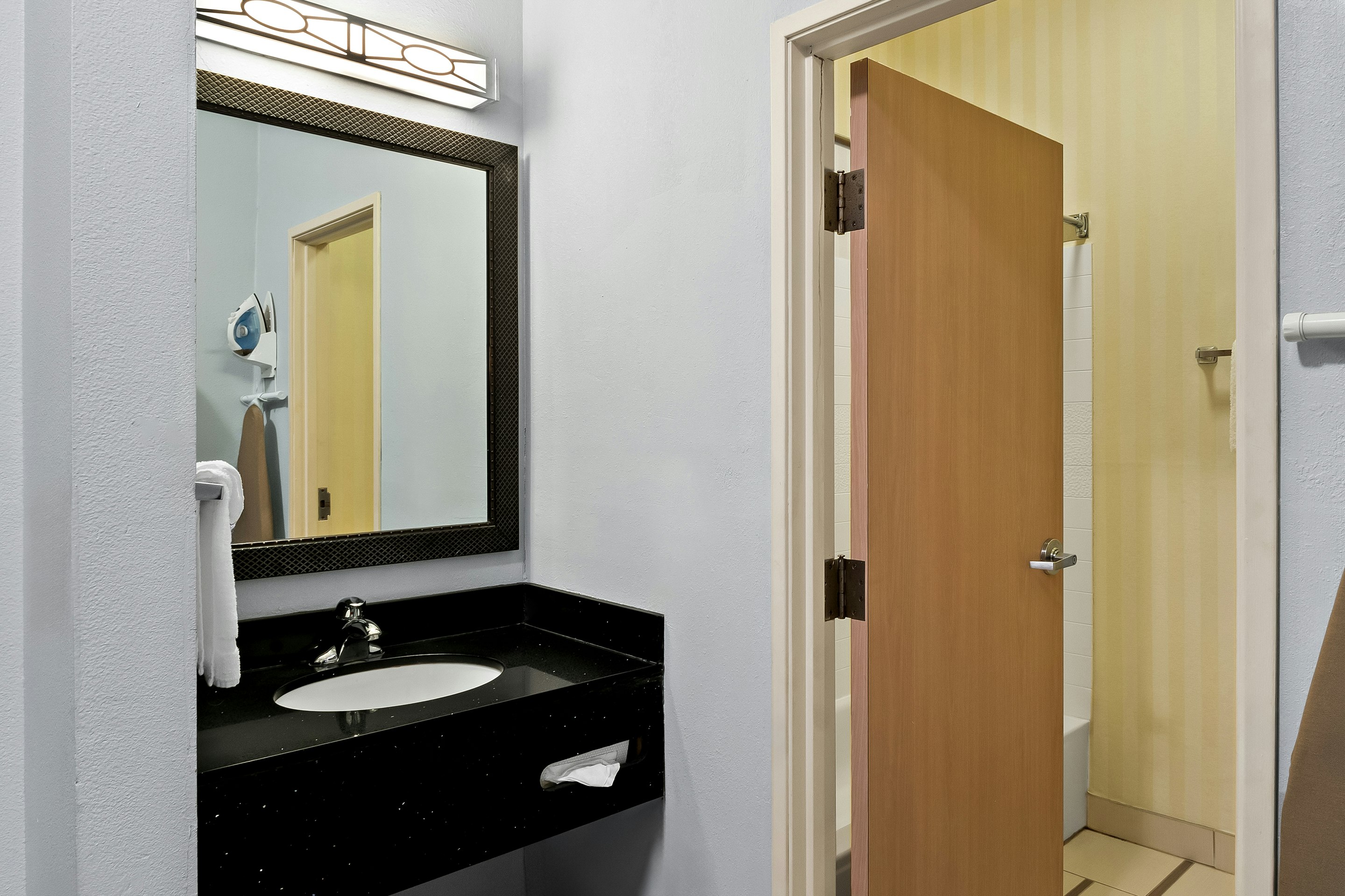 HomeTowne Studios East Lansing – Okemos