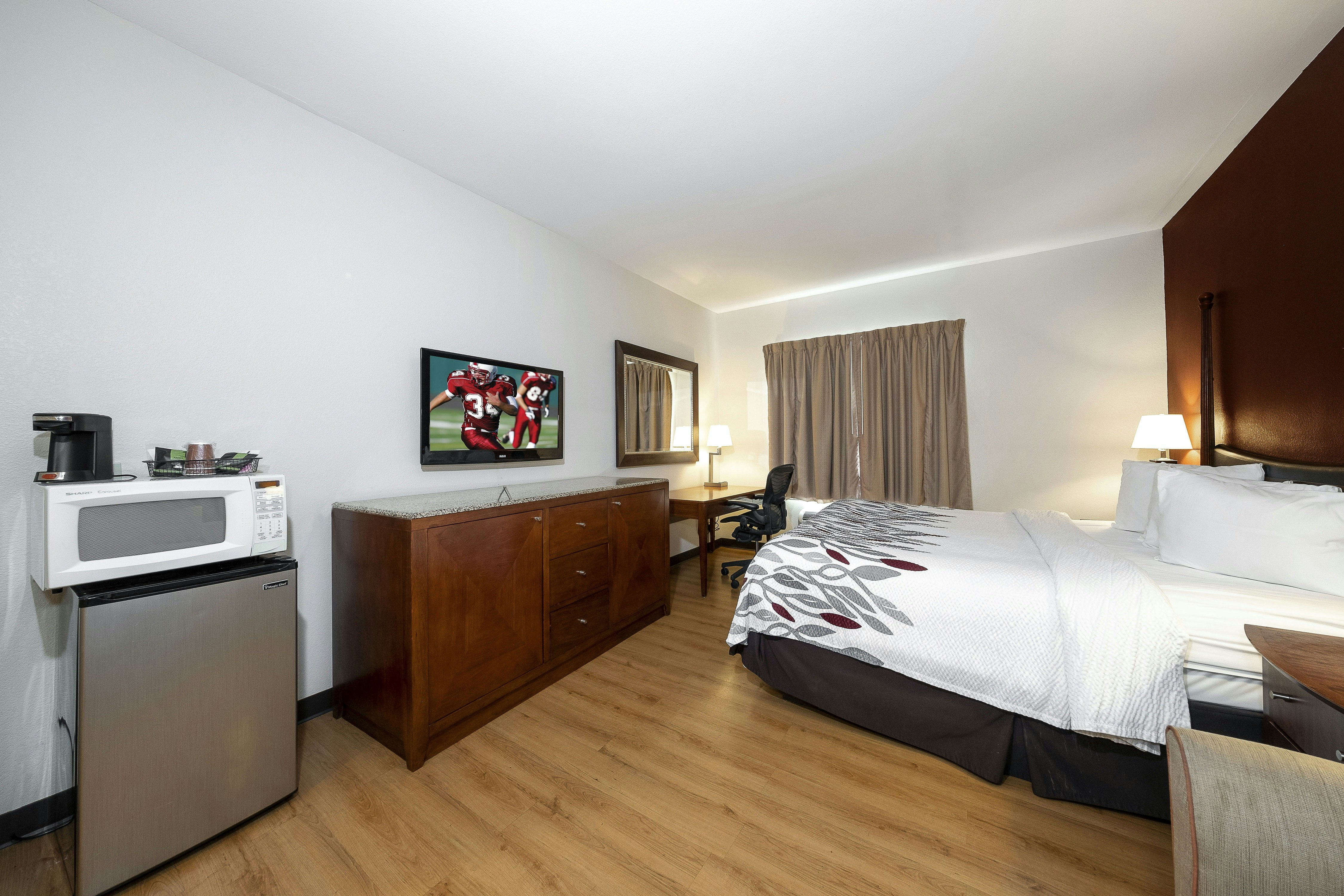 Deluxe King with Kitchenette Non-Smoking