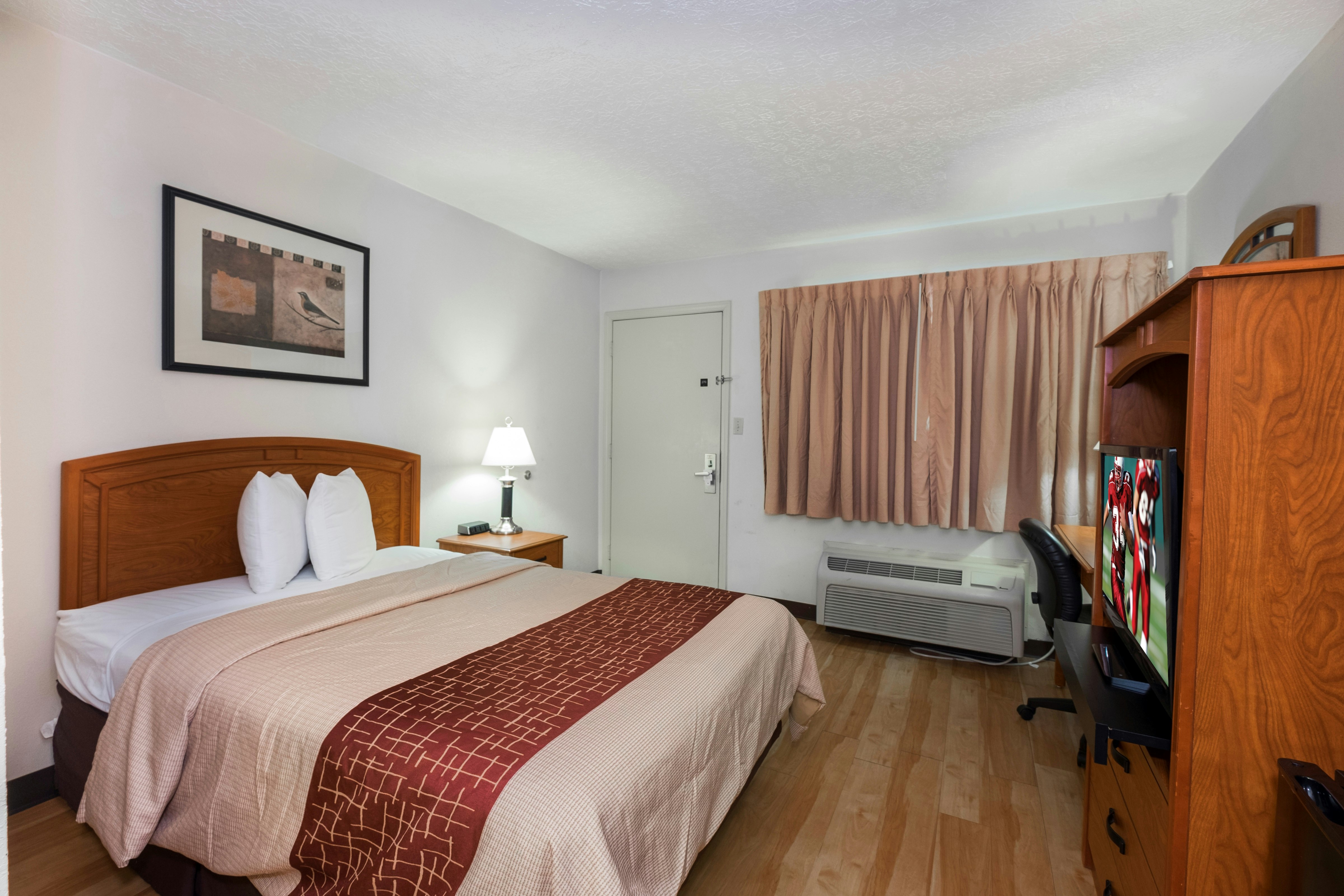 Deluxe 1 Queen Bed Non-Smoking