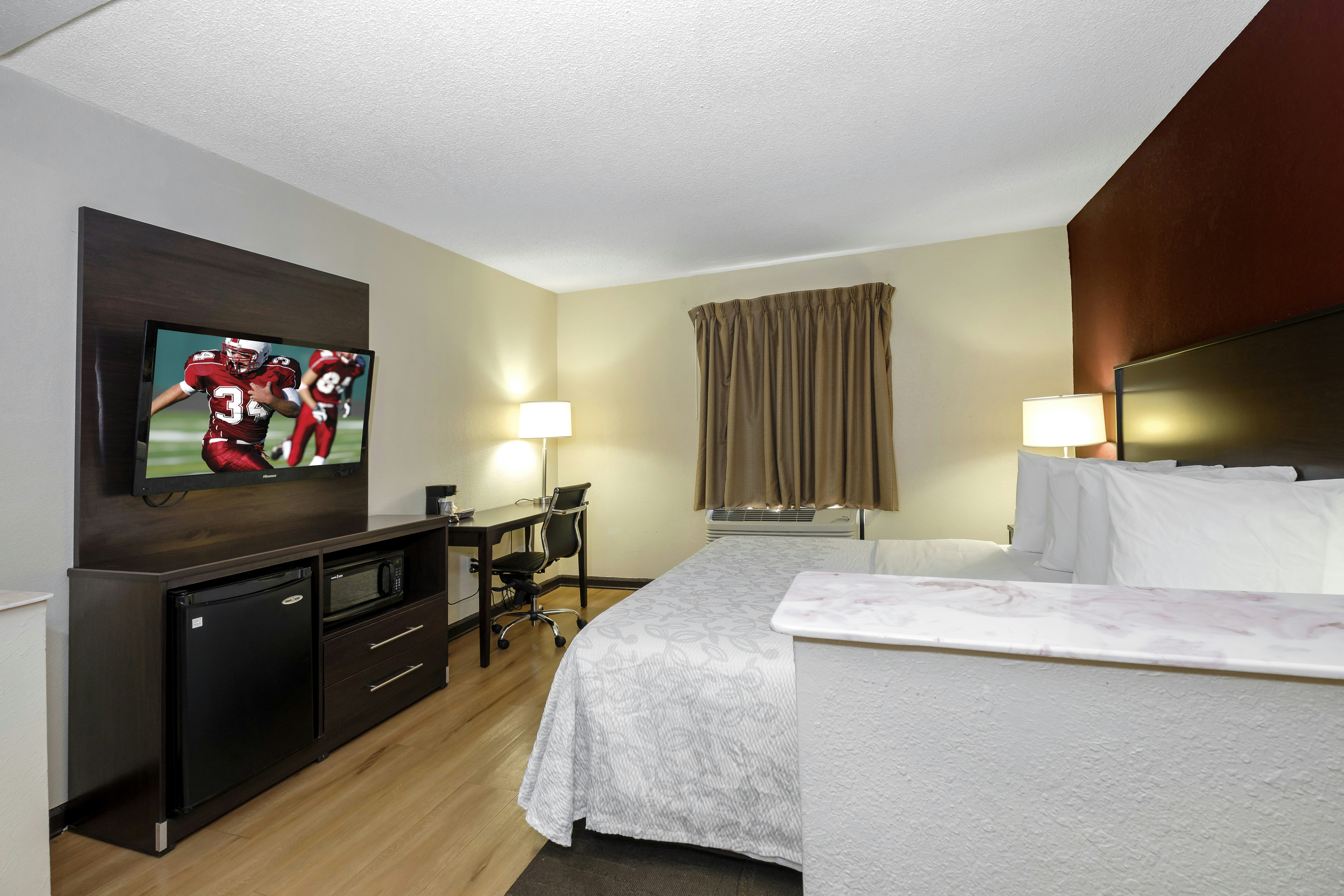 Red Roof PLUS+ Suites Opelika