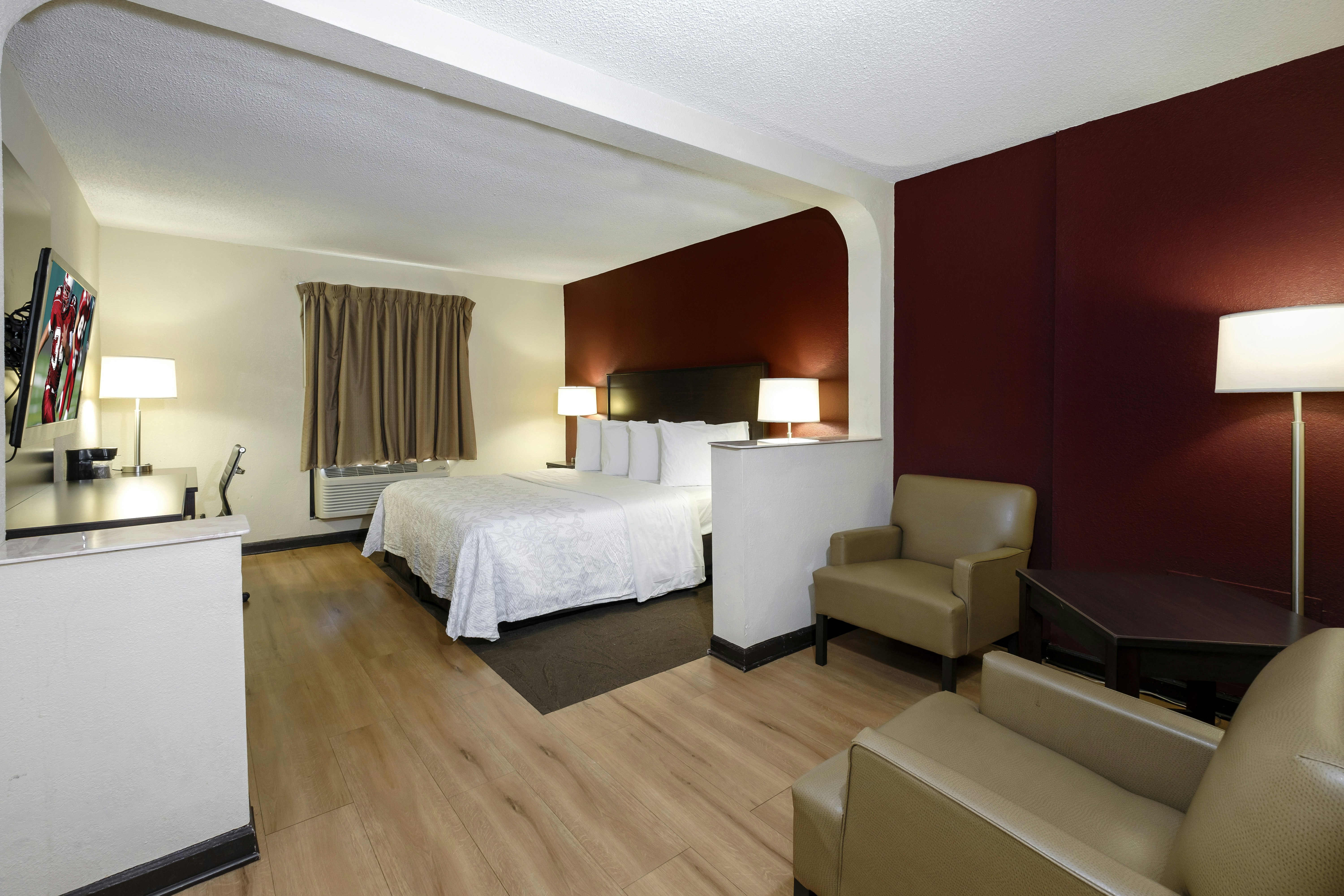 Red Roof PLUS+ Suites Opelika