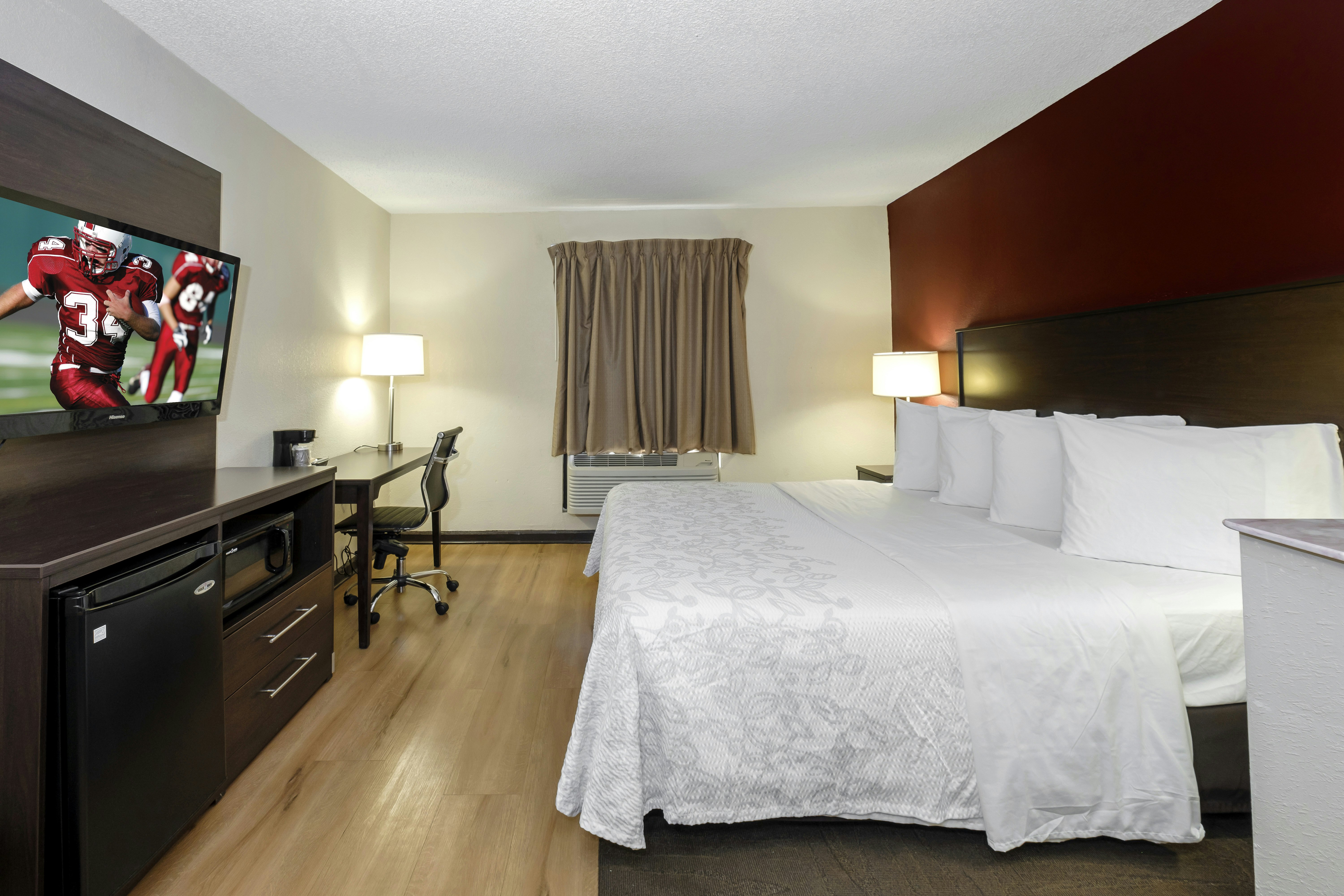 Red Roof PLUS+ Suites Opelika