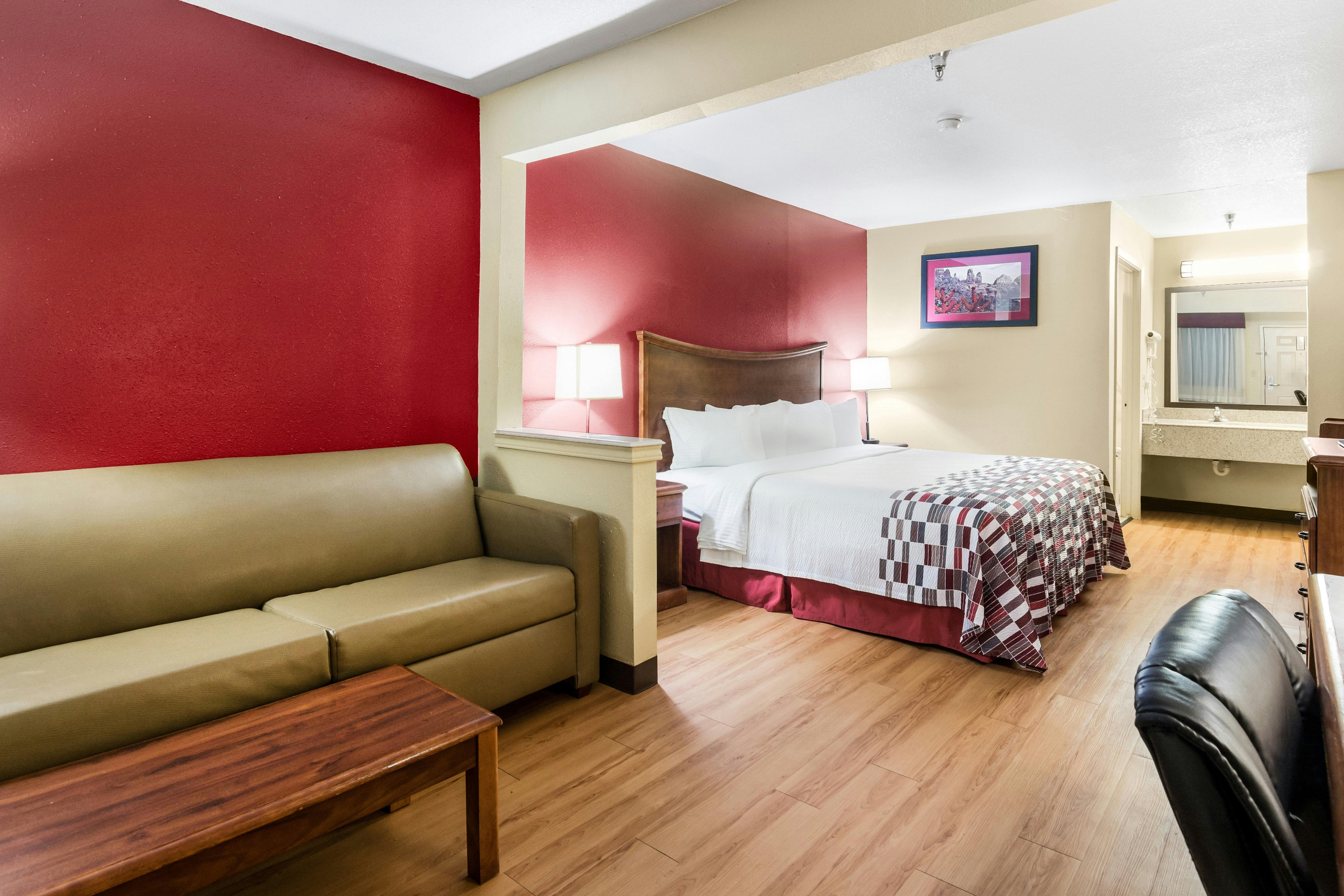 Suite King Bed with Sofa Non-Smoking