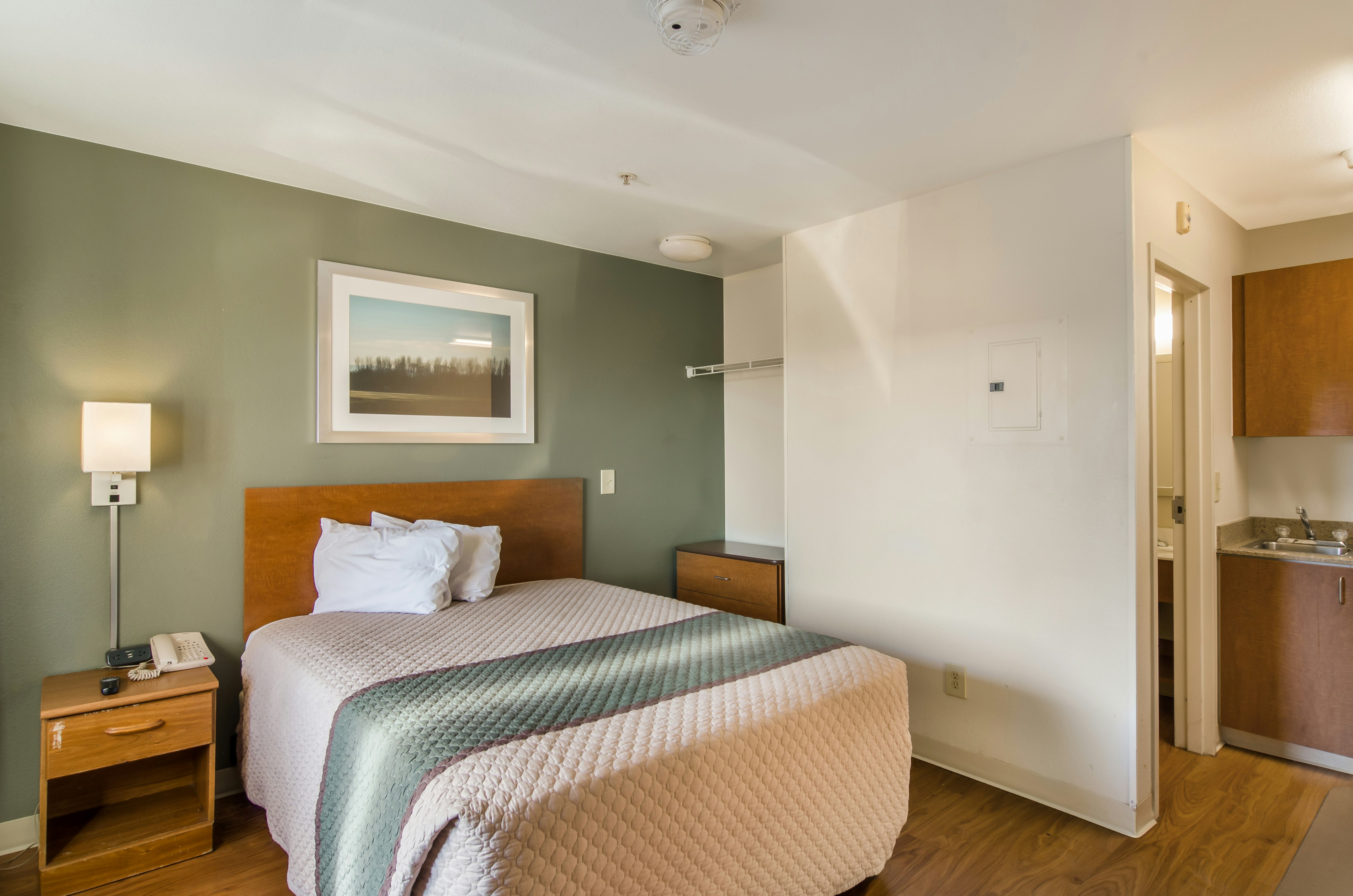 Studio 1 Queen Bed Non-Smoking
