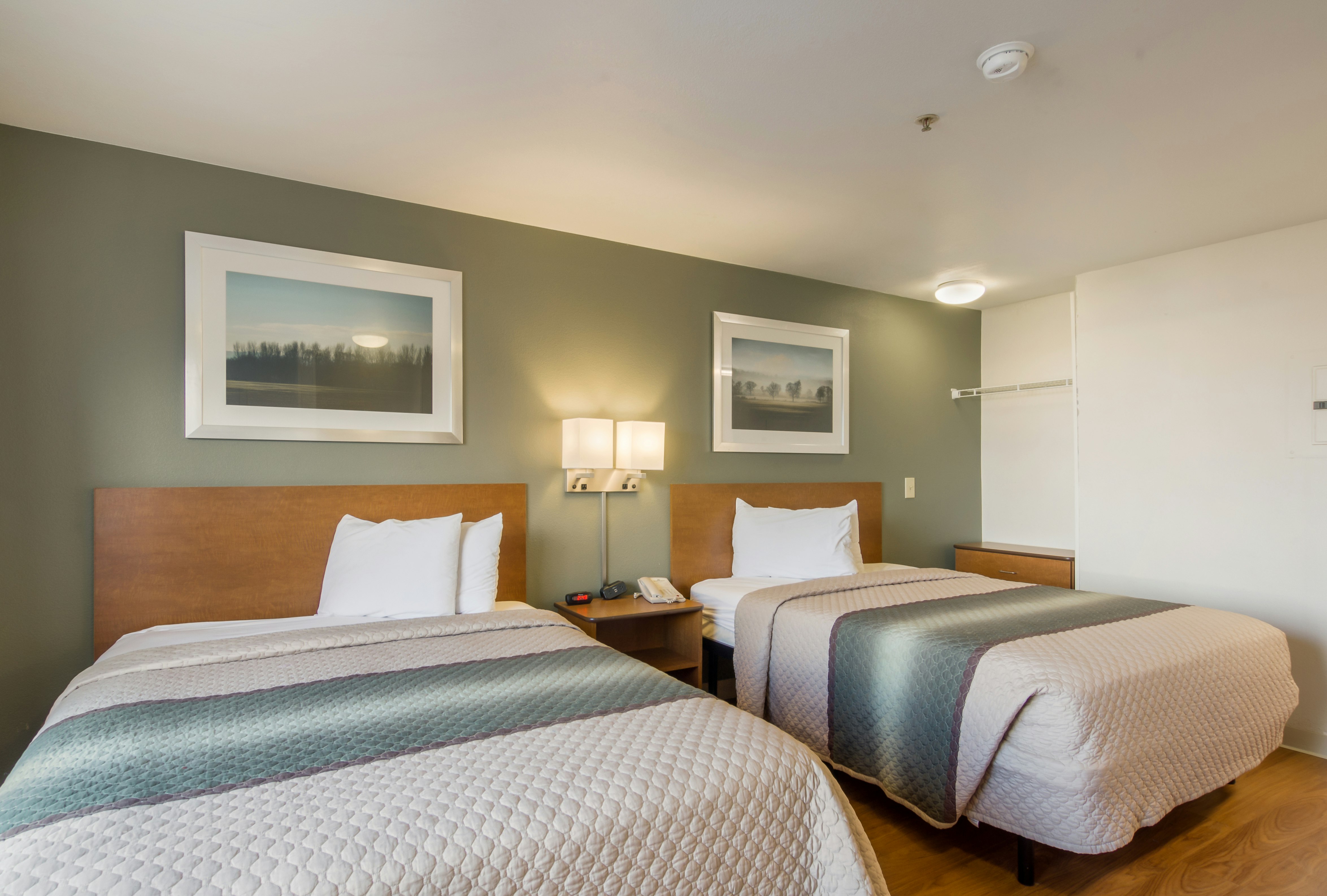 Studio 2 Queen Beds Non-Smoking