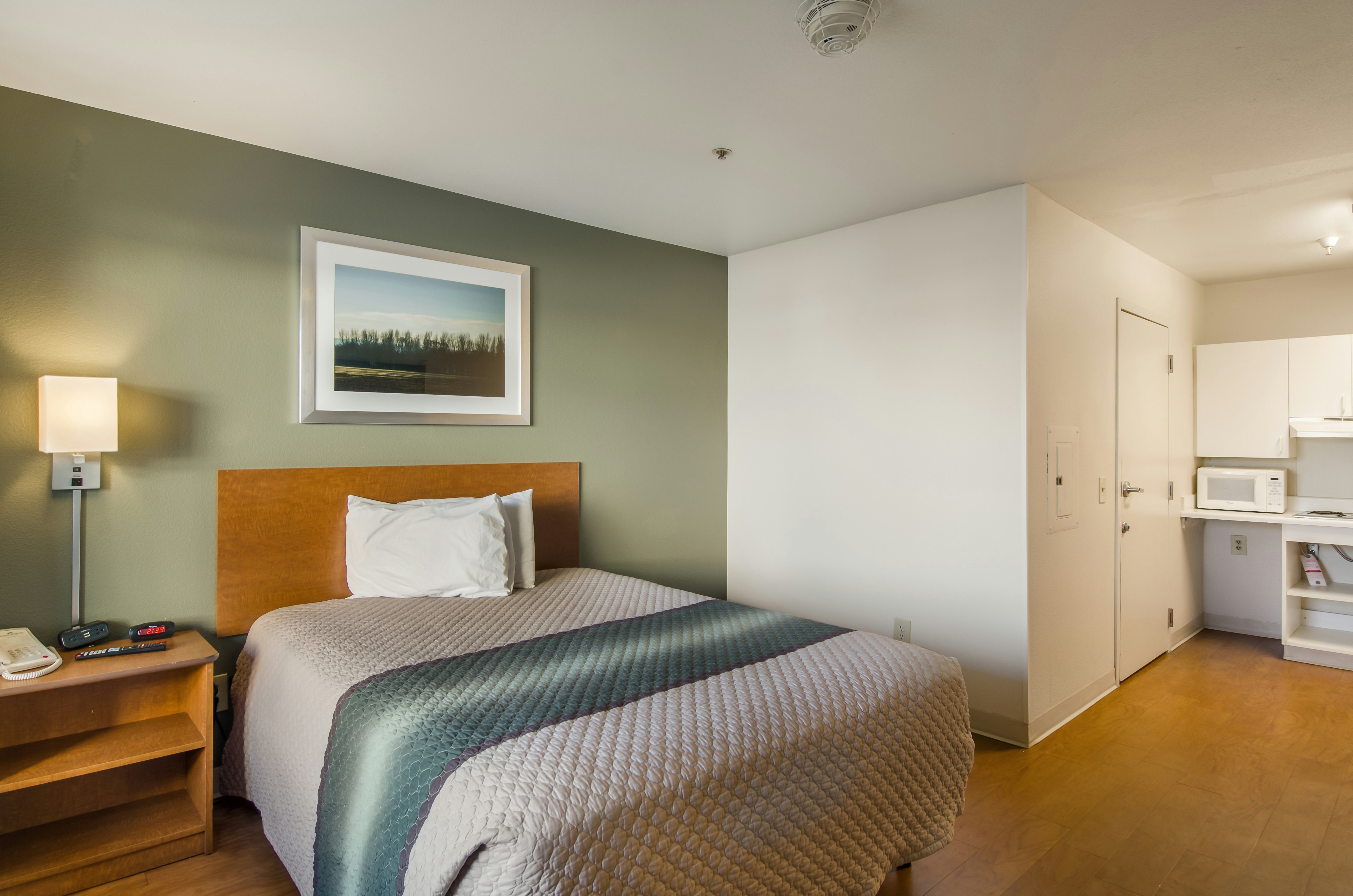 HomeTowne Studios Denver – Airport/ Aurora