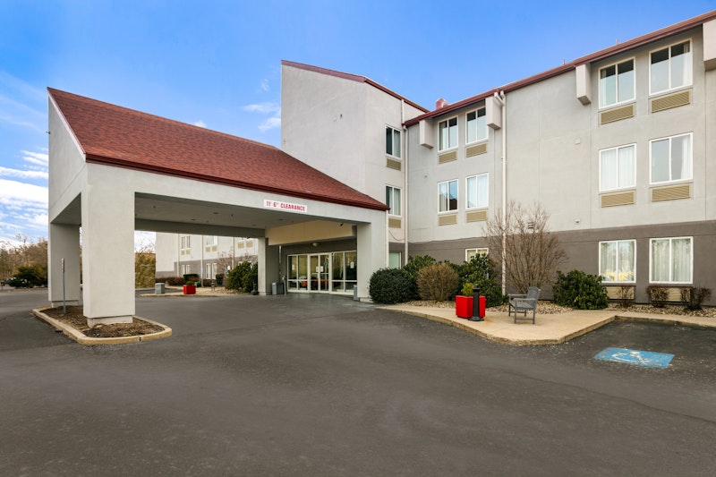 Red Roof PLUS+ Boston – Logan