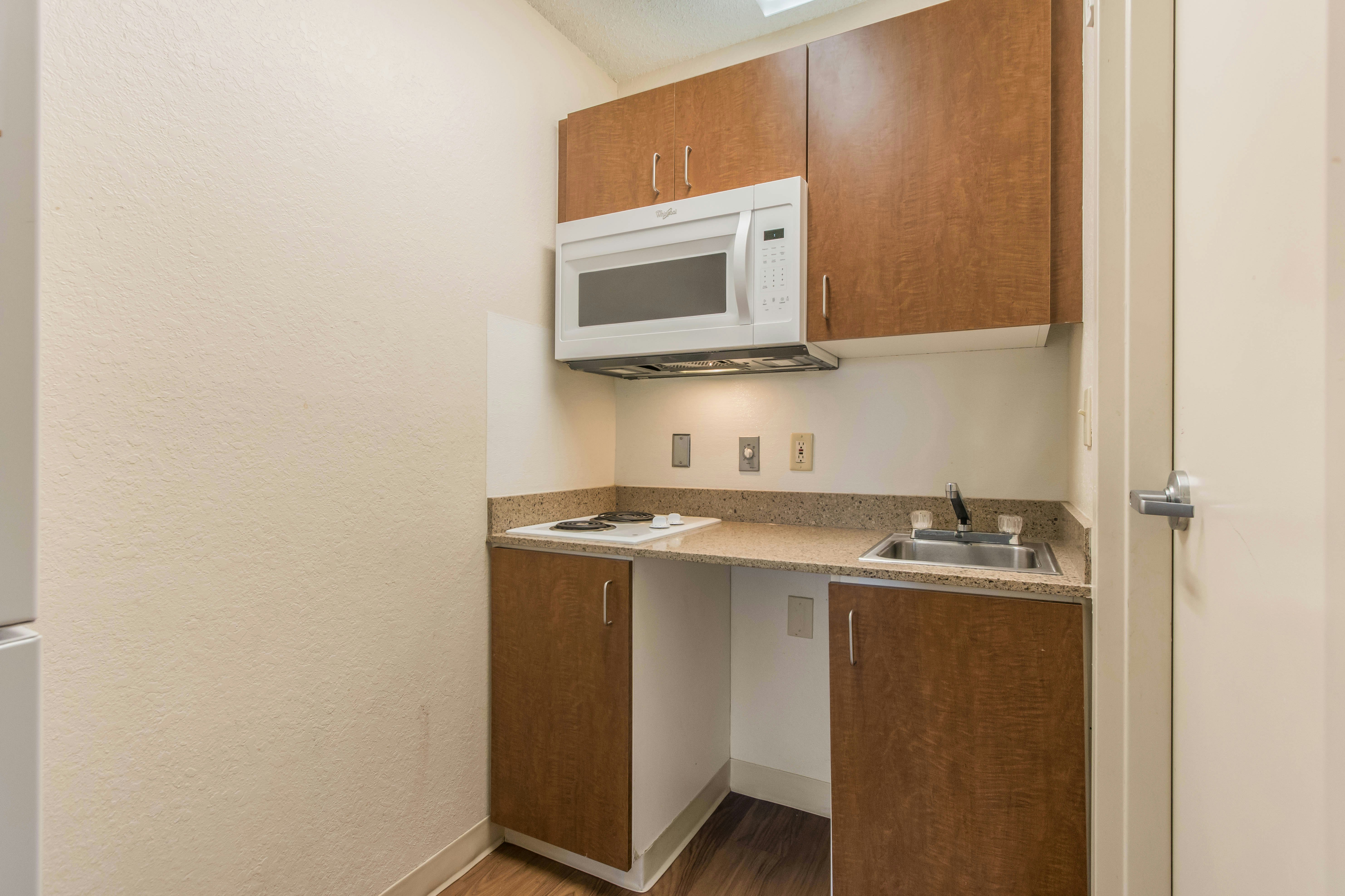 Studio 1 Queen Bed First Floor Non-Smoking