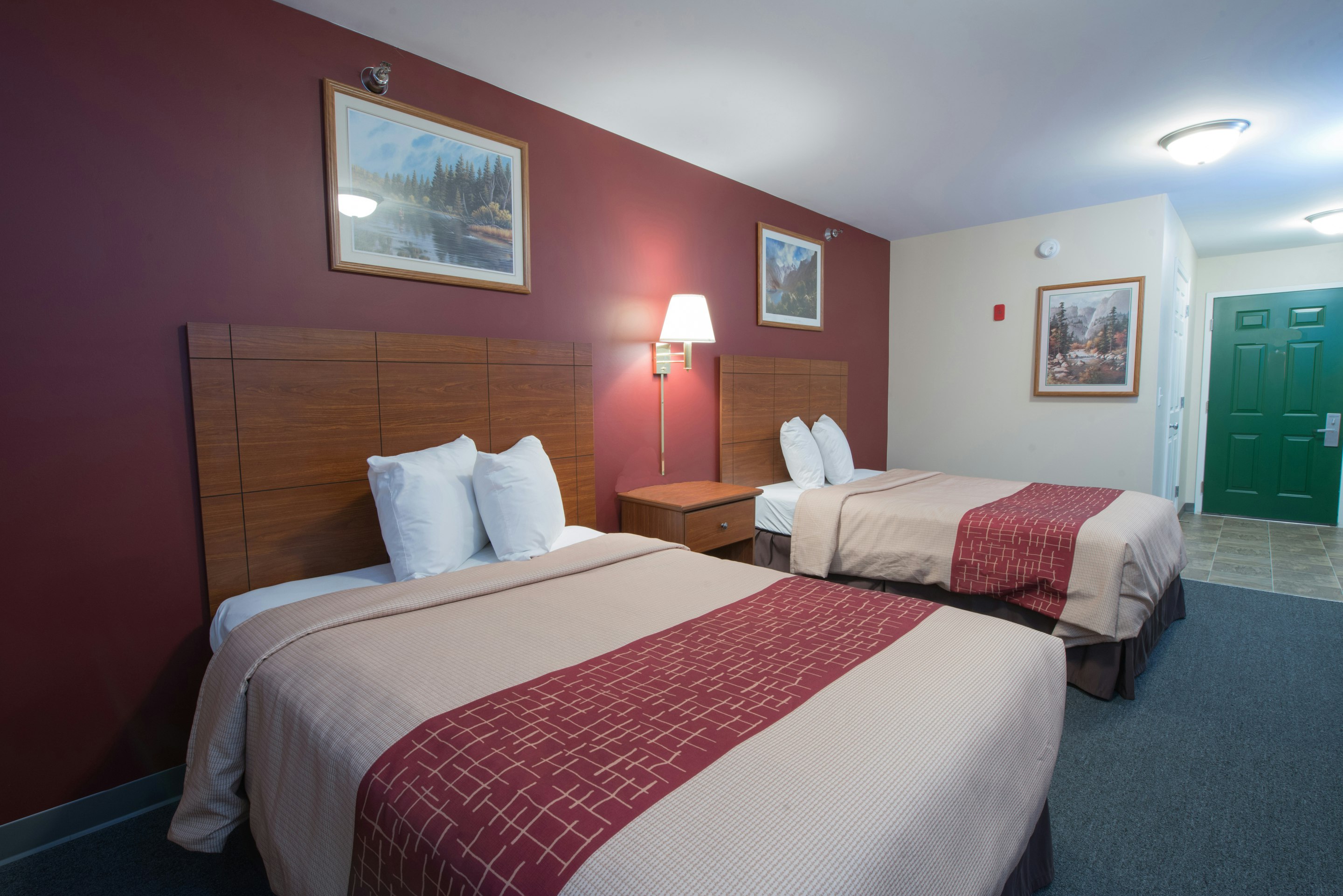 ADA Accessible Suite 2 Full Beds with Kitchen and Roll-in Shower Non-Smoking