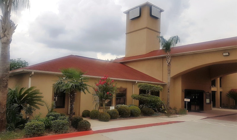 Red Roof Inn Suites Houston – Humble/IAH Airport