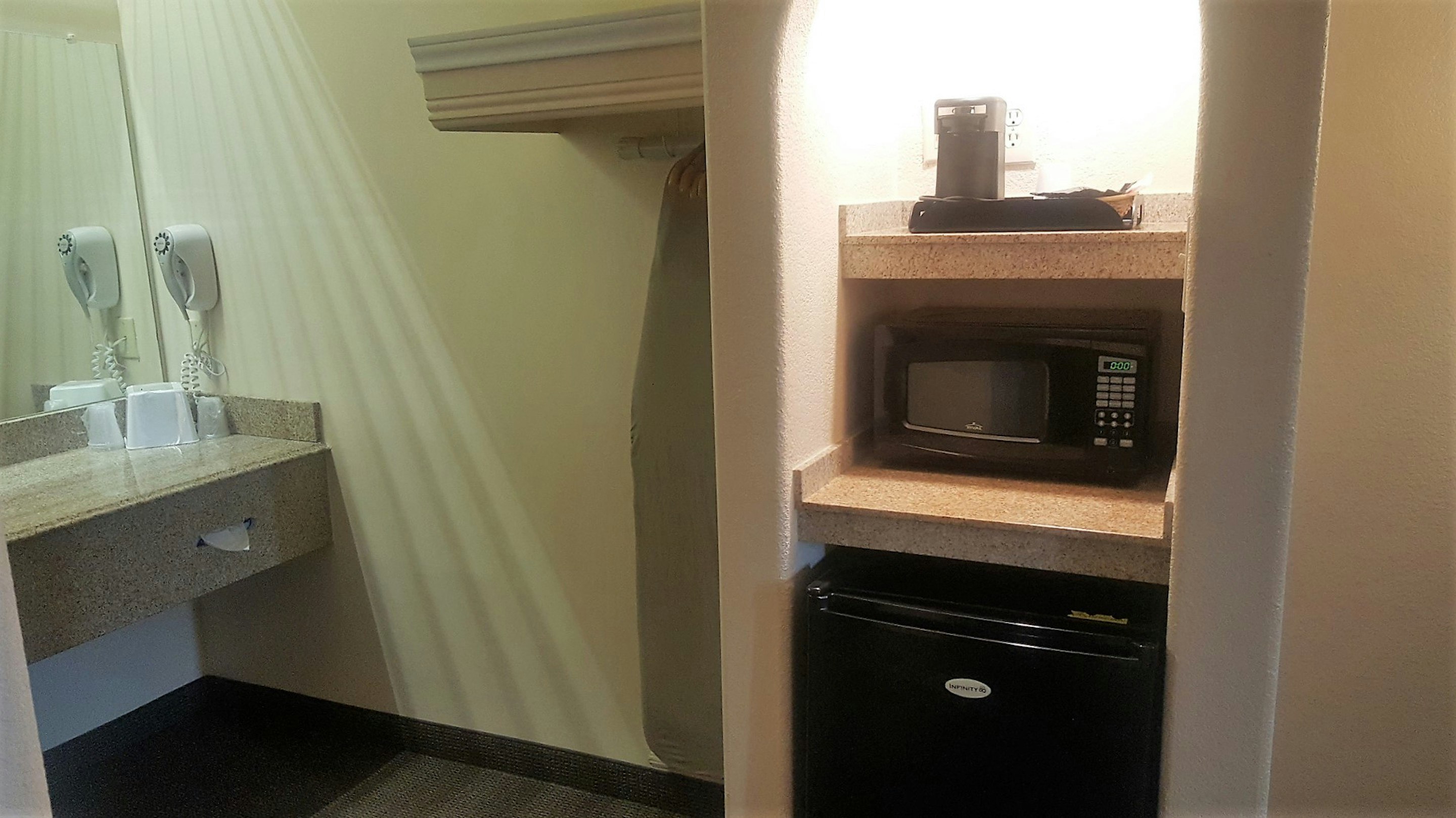 Red Roof Inn Suites Houston – Humble/IAH Airport