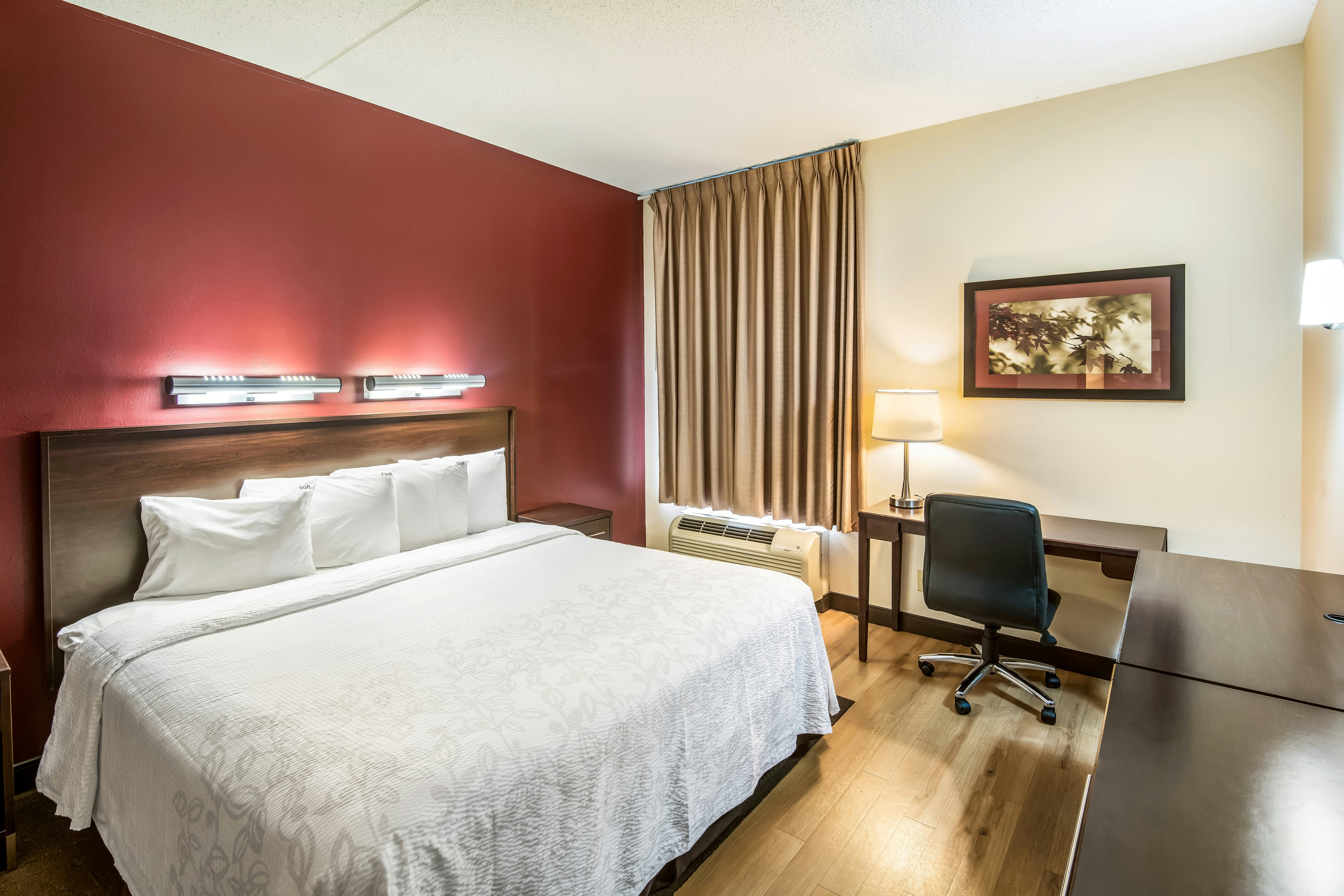 Red Roof PLUS+ Long Island – Garden City