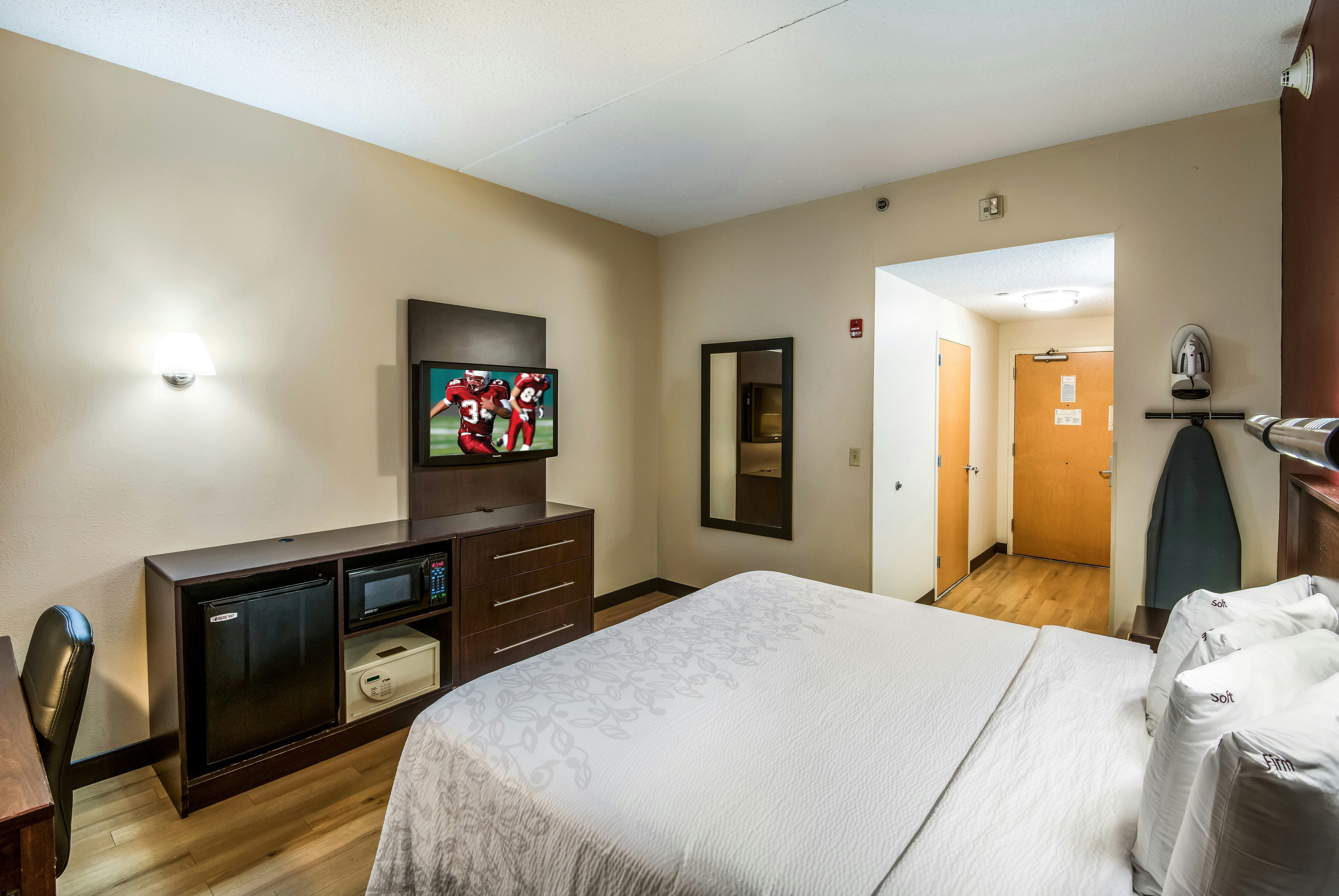 Red Roof PLUS+ Long Island – Garden City