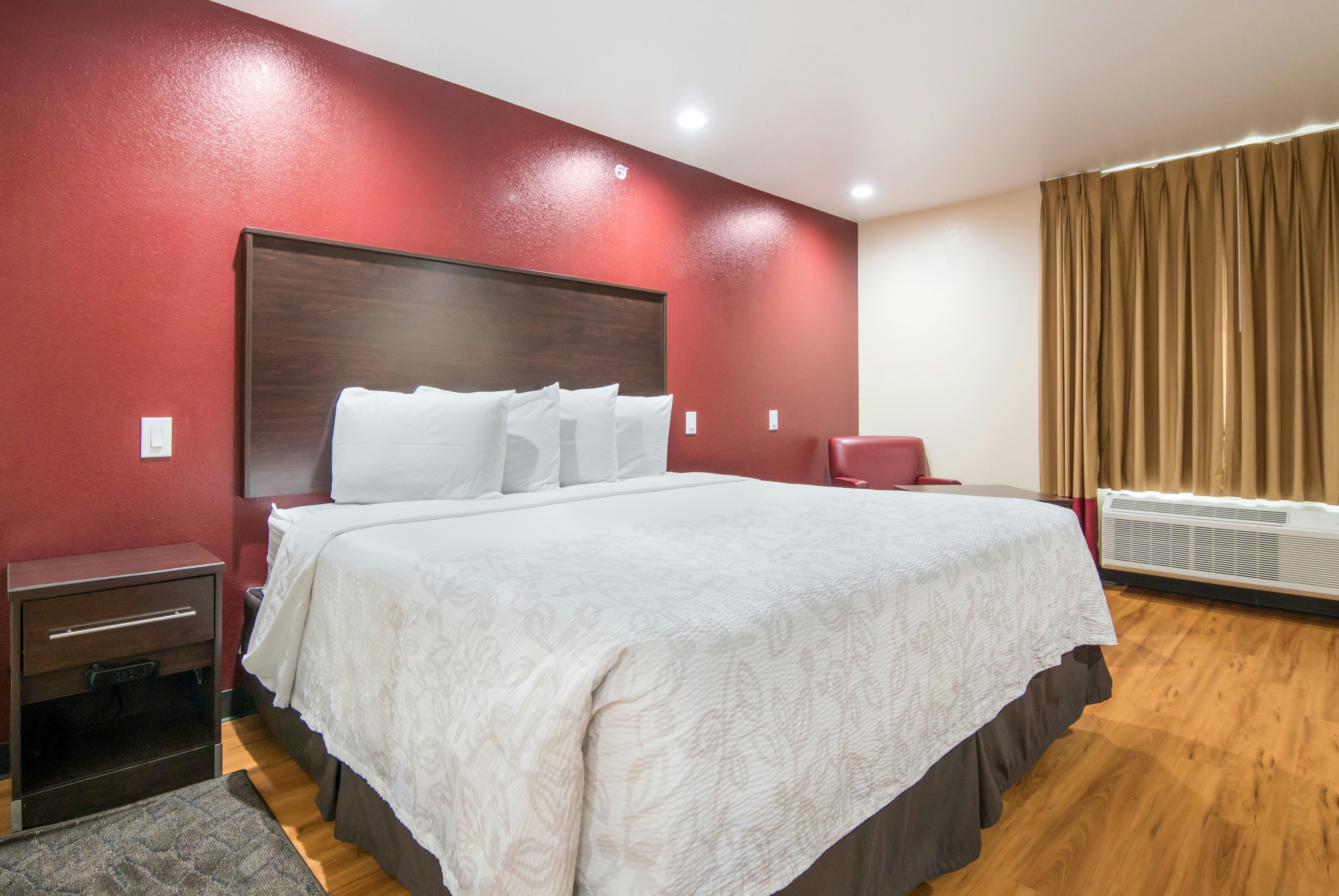 Red Roof PLUS+ Fort Worth – Burleson