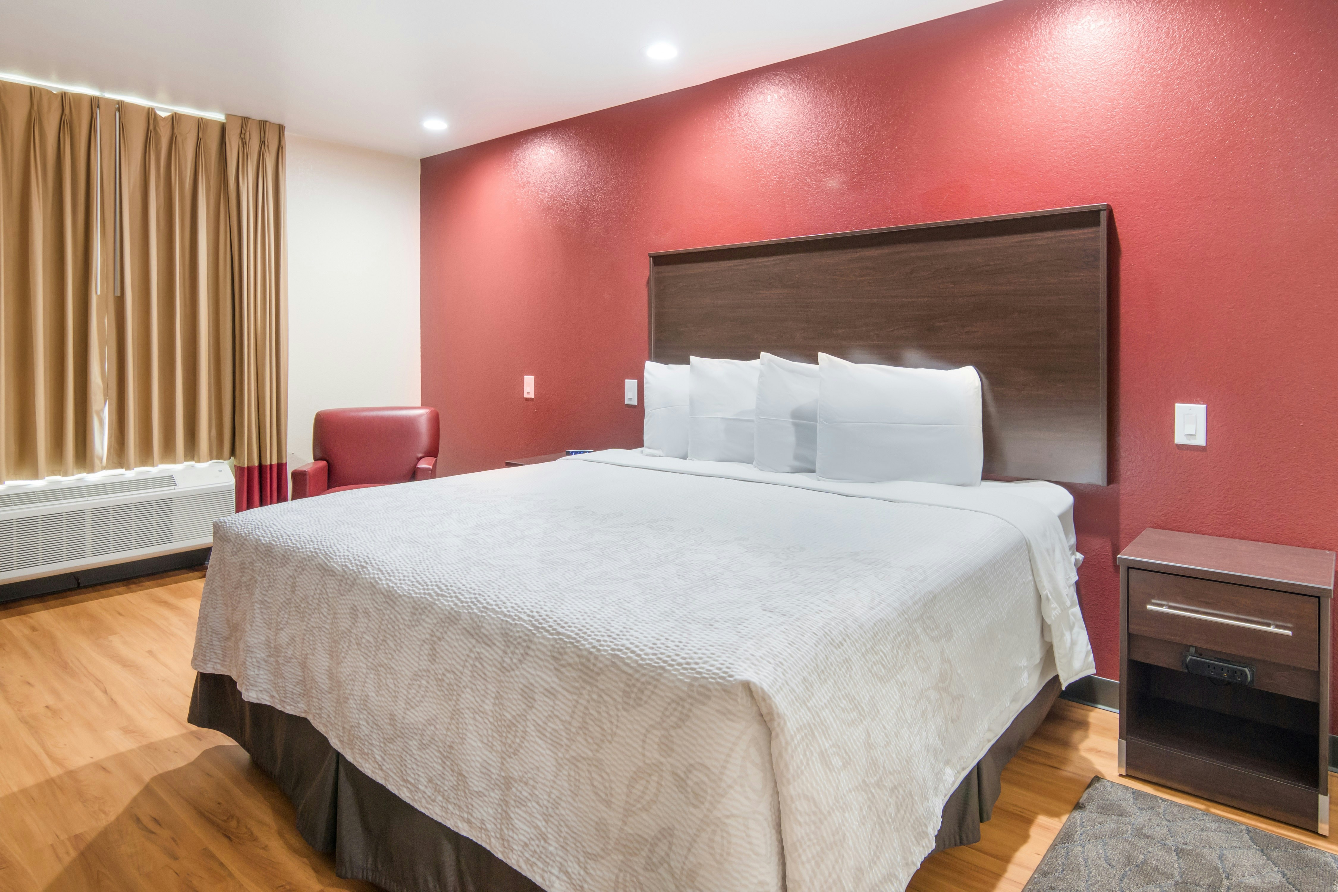 Red Roof PLUS+ Fort Worth – Burleson