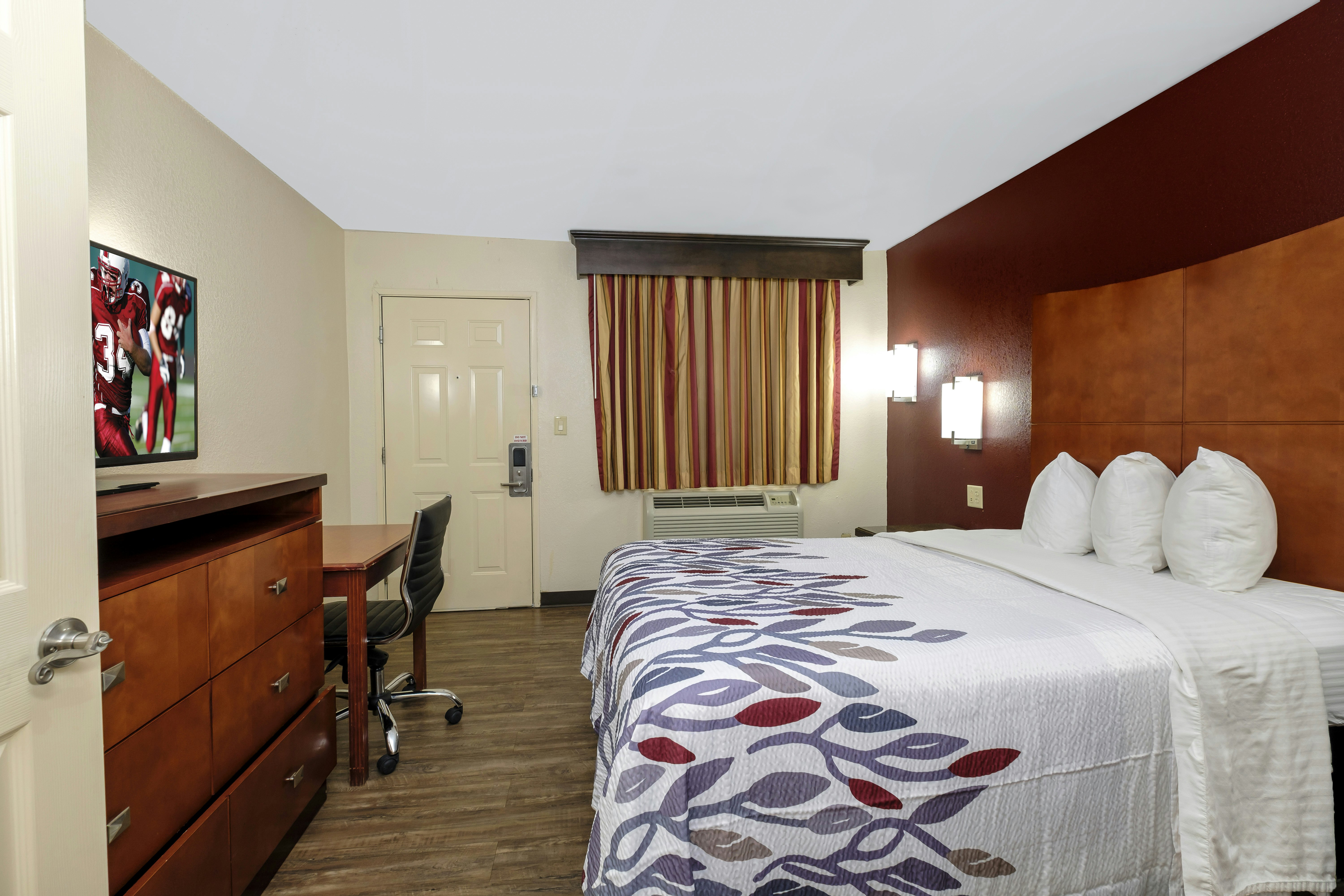 ADA Deluxe Full with Roll-In Shower Smoking