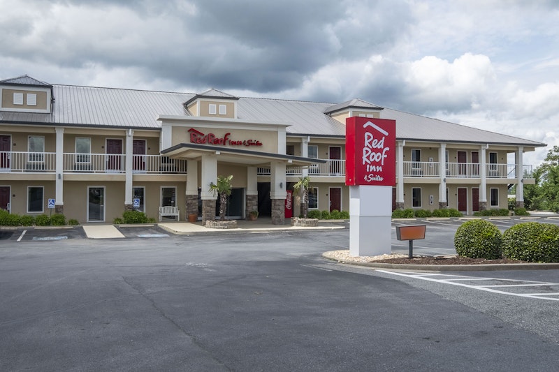 Red Roof Inn Suites Calhoun