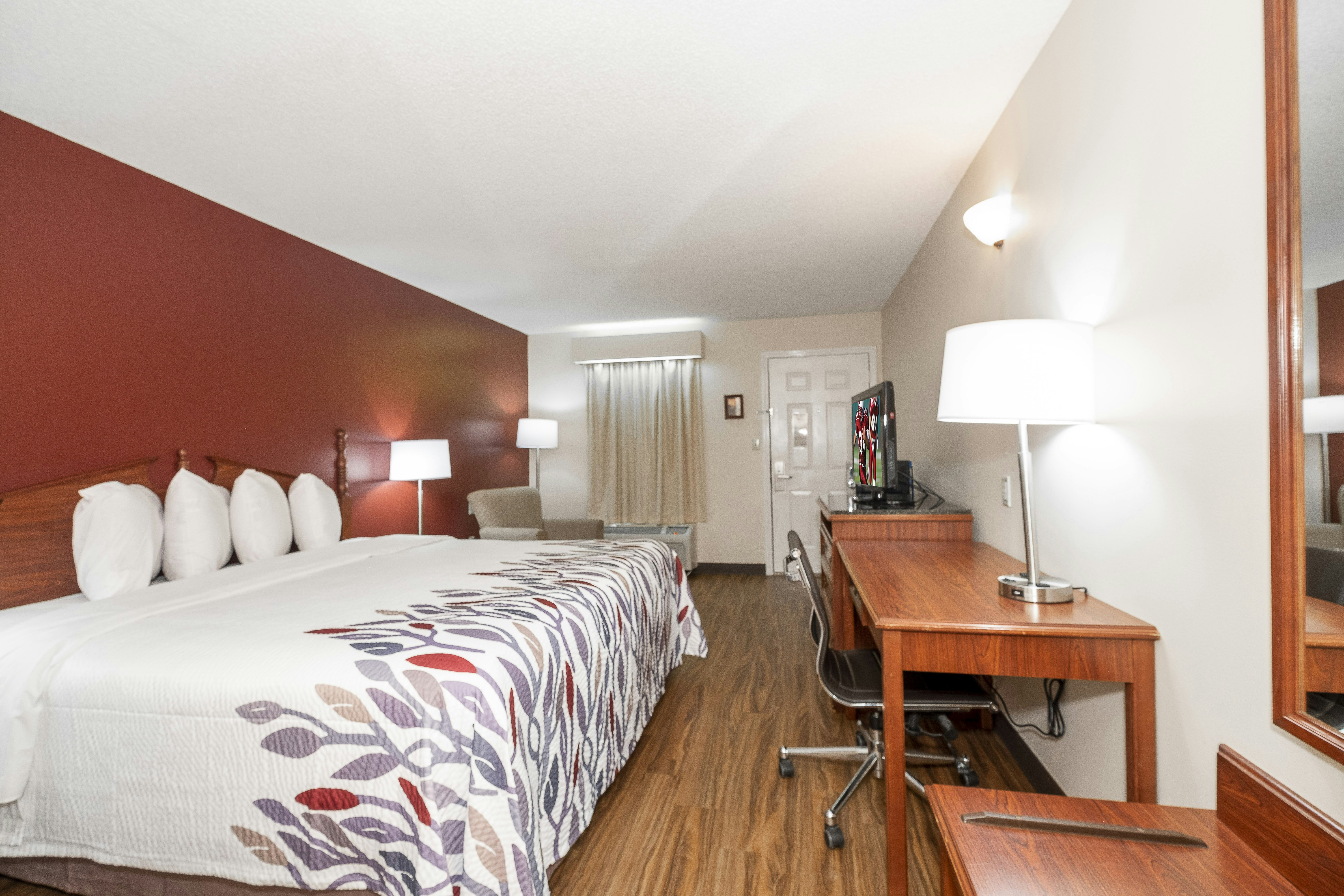 Red Roof Inn Suites Calhoun