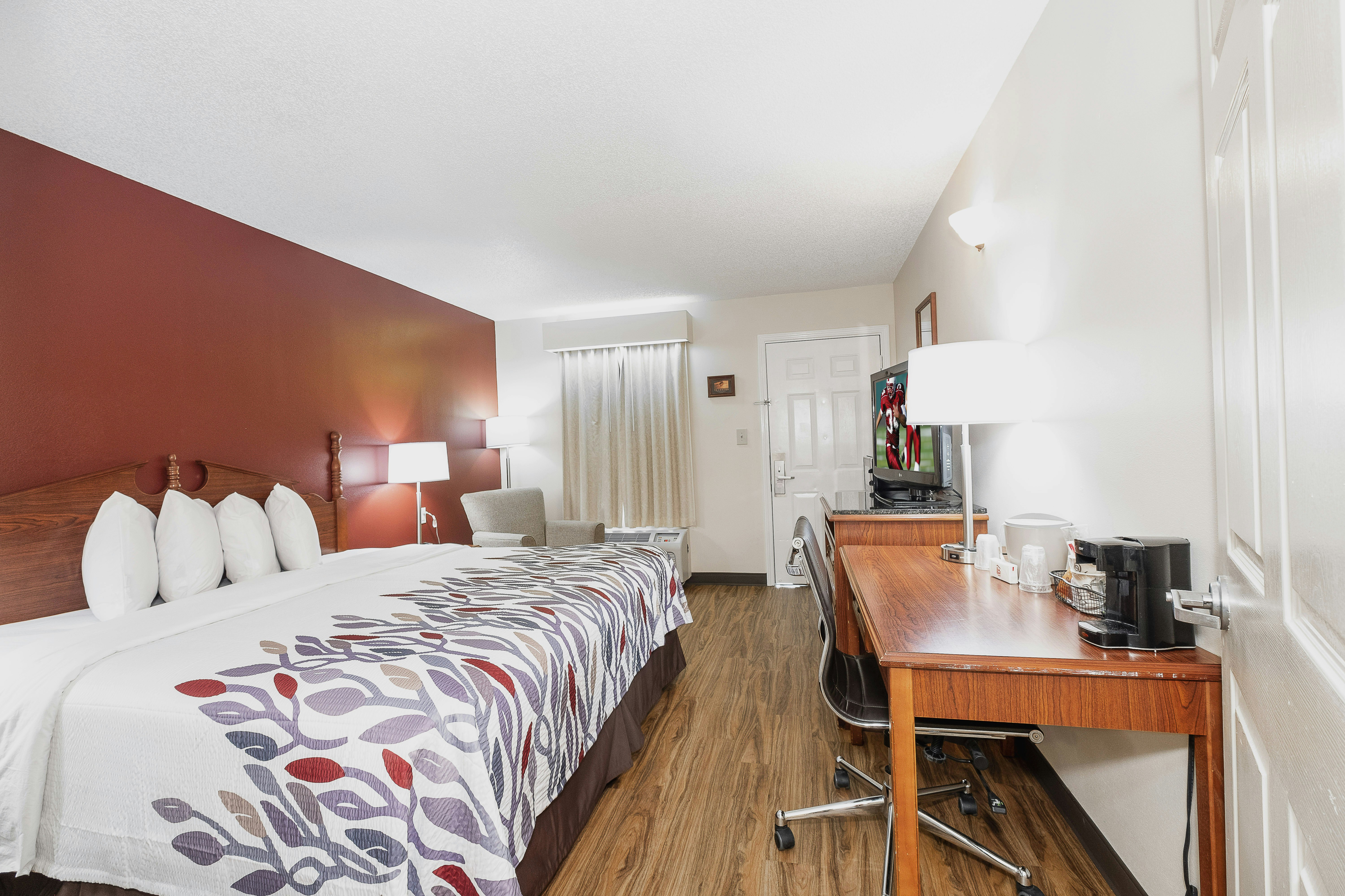 Red Roof Inn Suites Calhoun